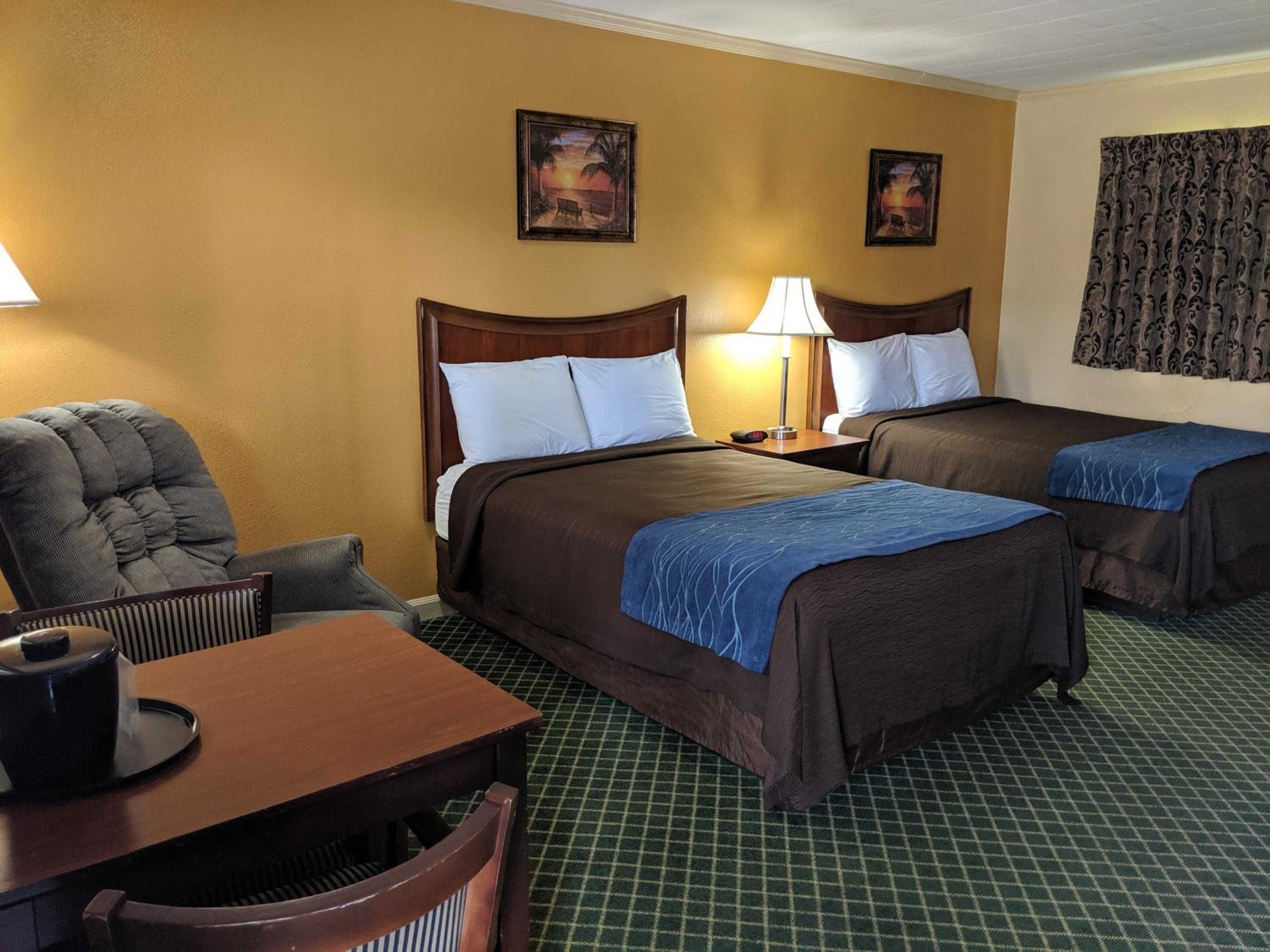 Double Room with Two Double Beds - Non-Smoking photo 3