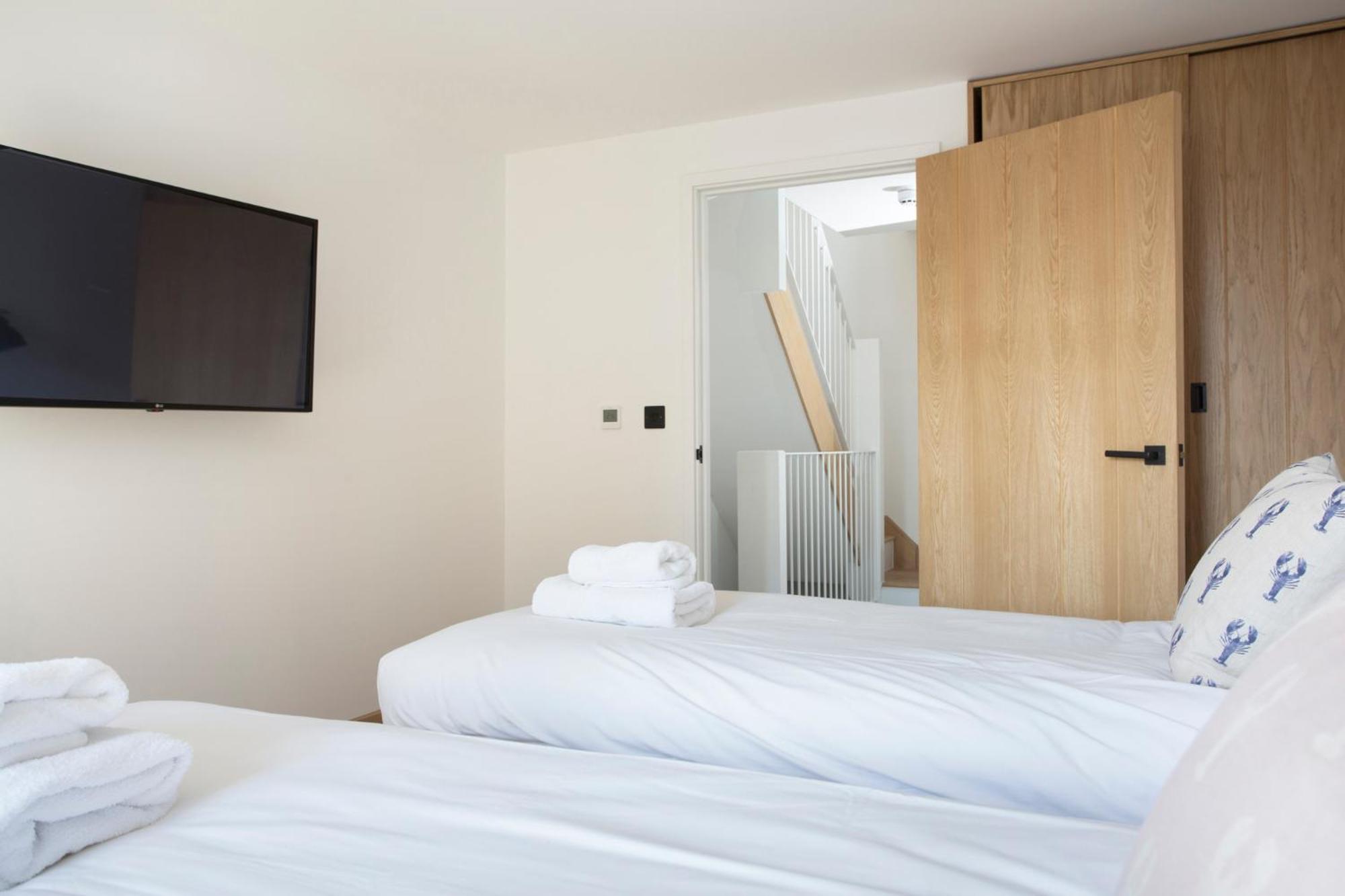 Apartment with Sea View - Photo 11