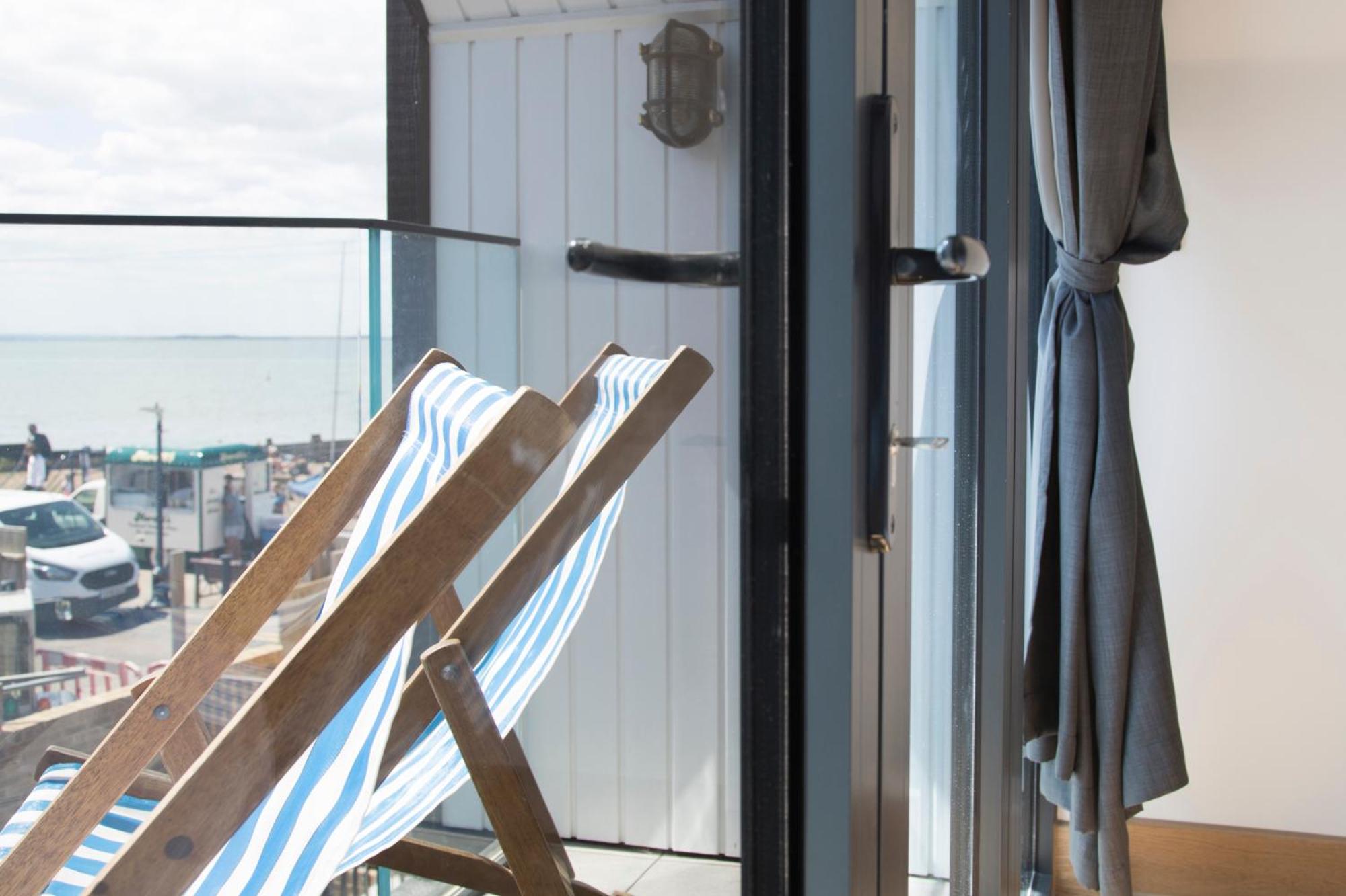 Apartment with Sea View - Photo 4