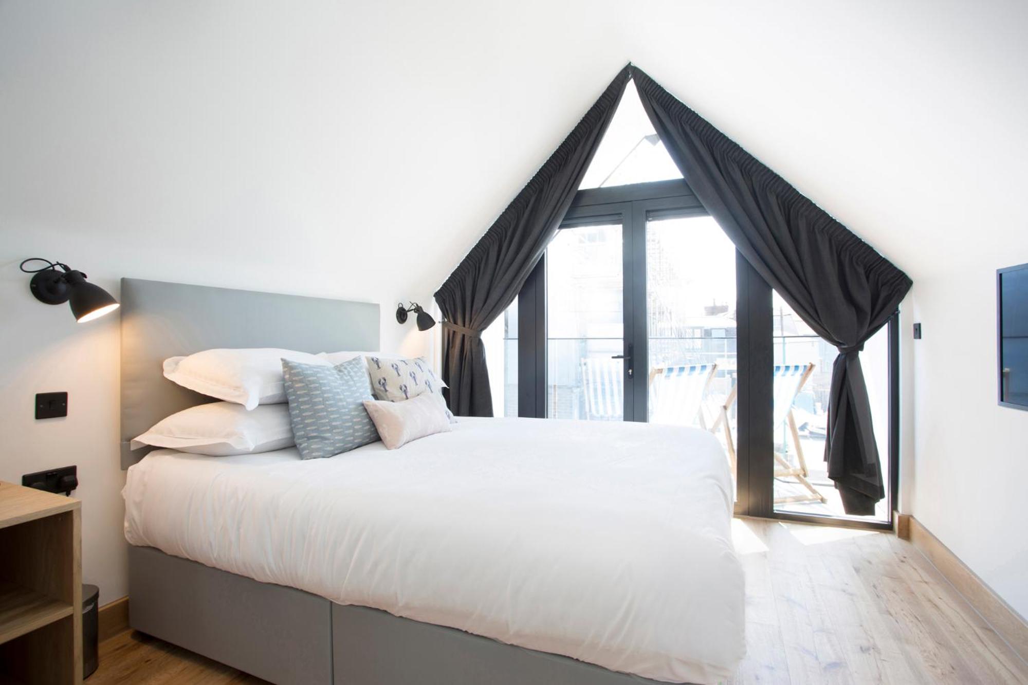 Apartment with Sea View - Photo 8