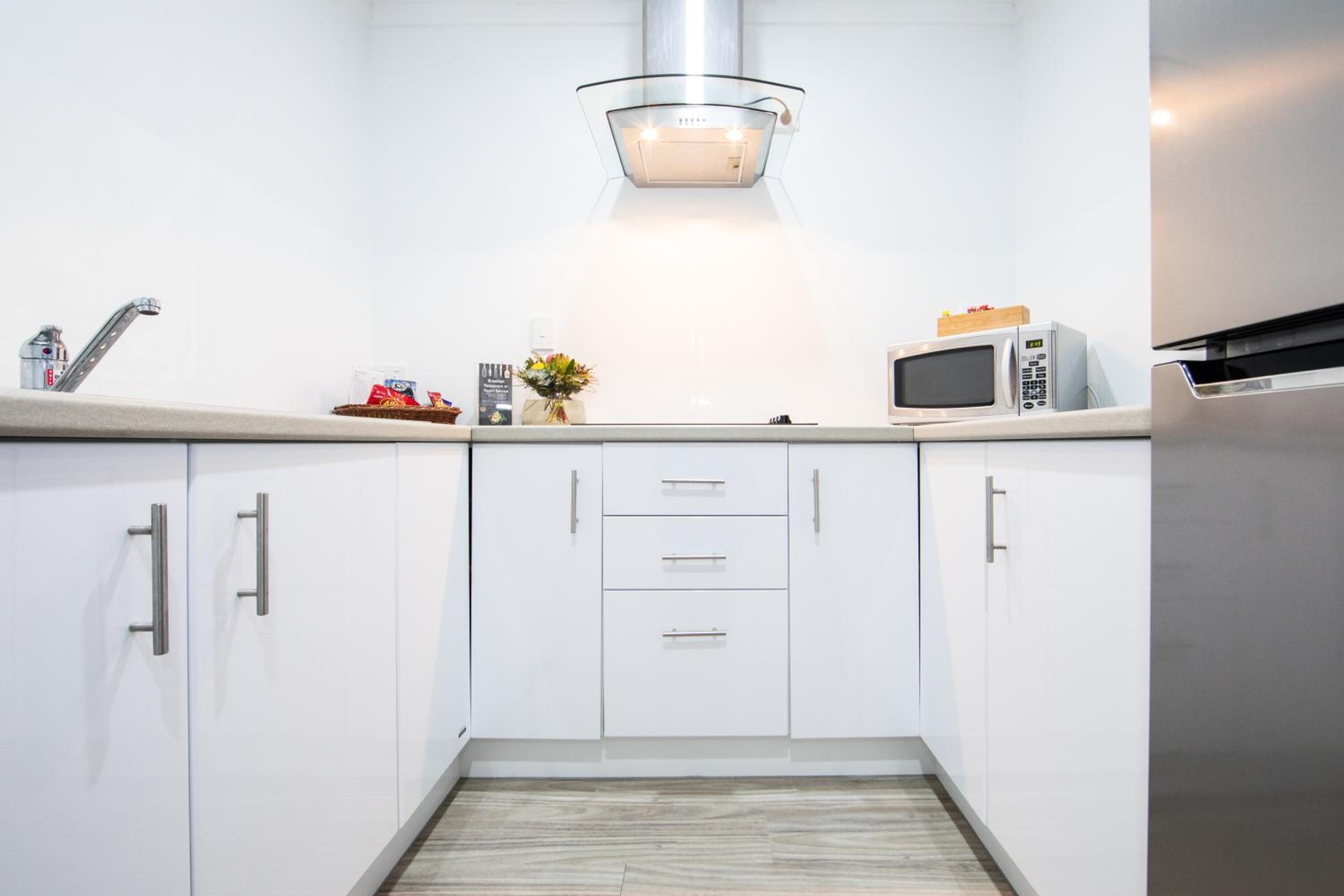 Queen Room with Kitchenette photo 2