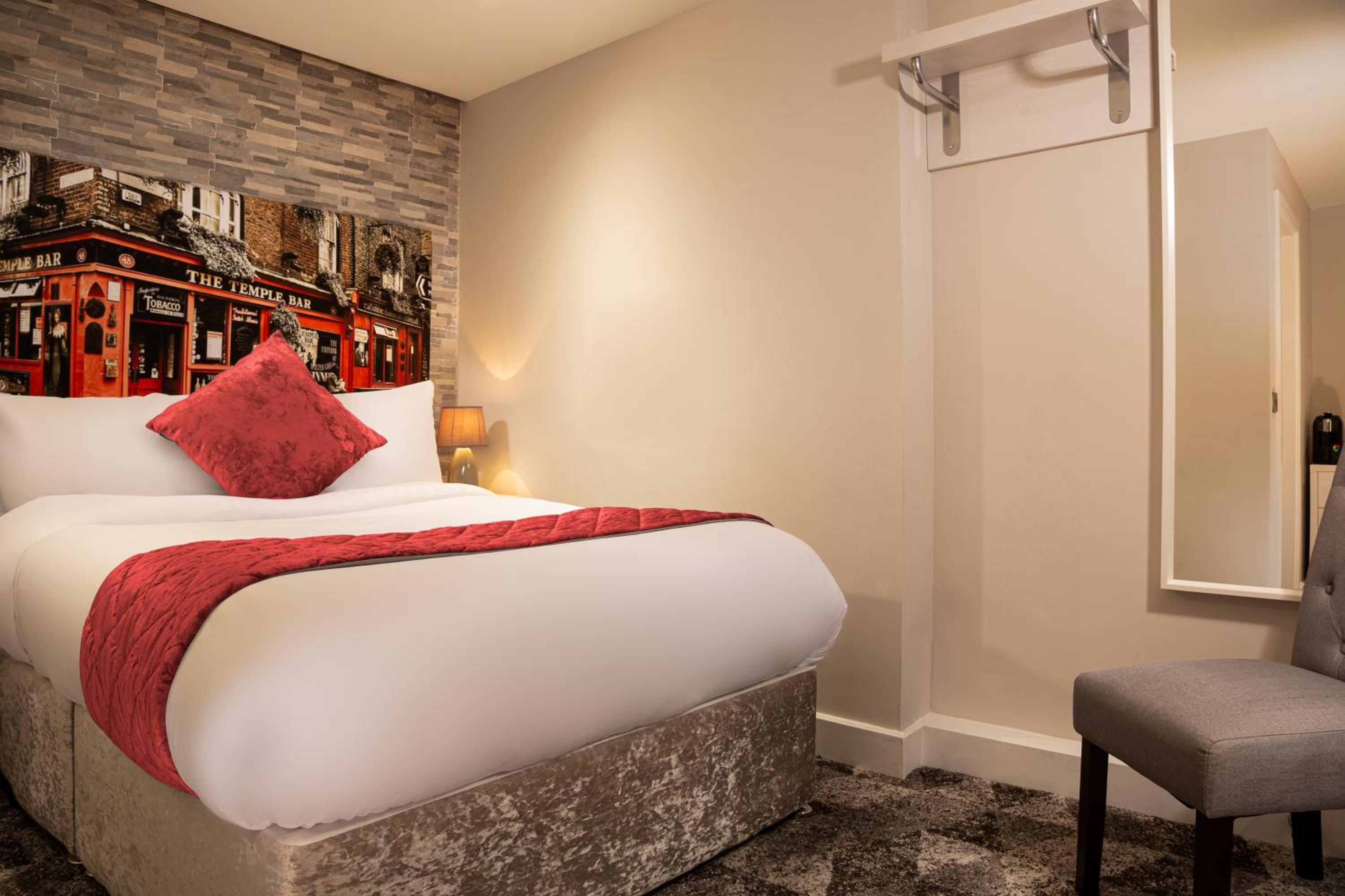 Small Double Room - No Window