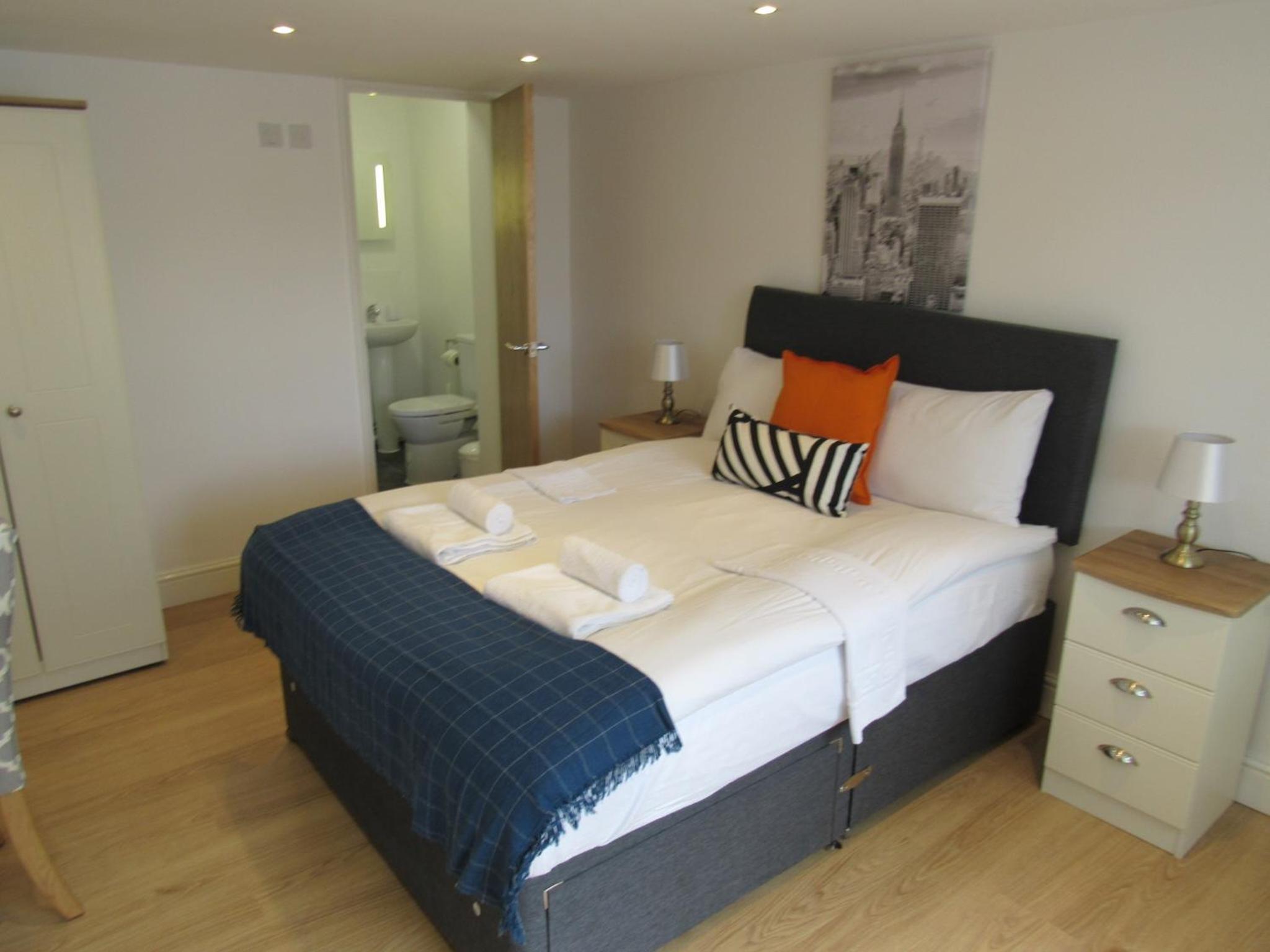 En-Suite Large Family Room - Photo 3
