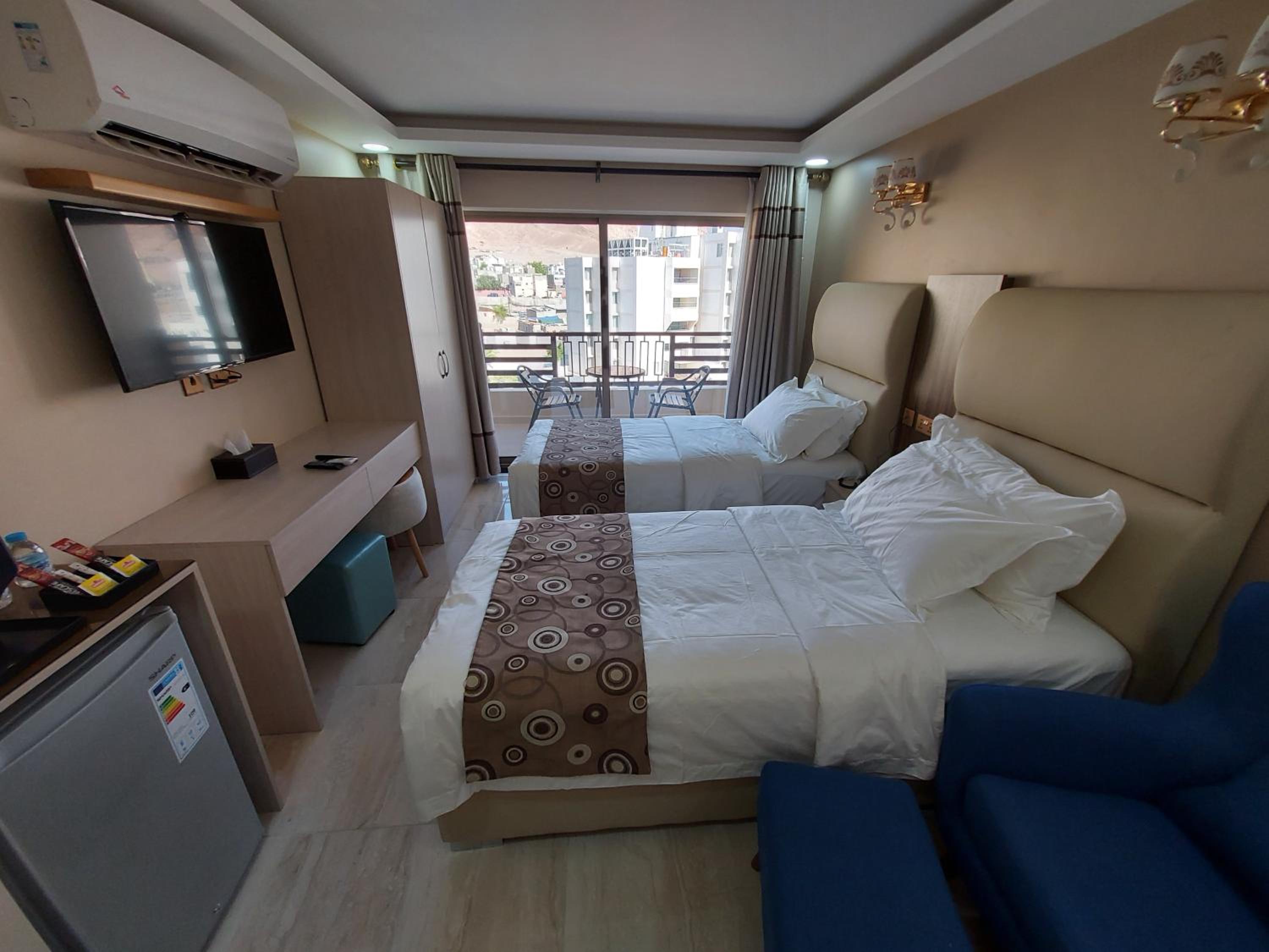 Twin Room with Balcony - Photo 13
