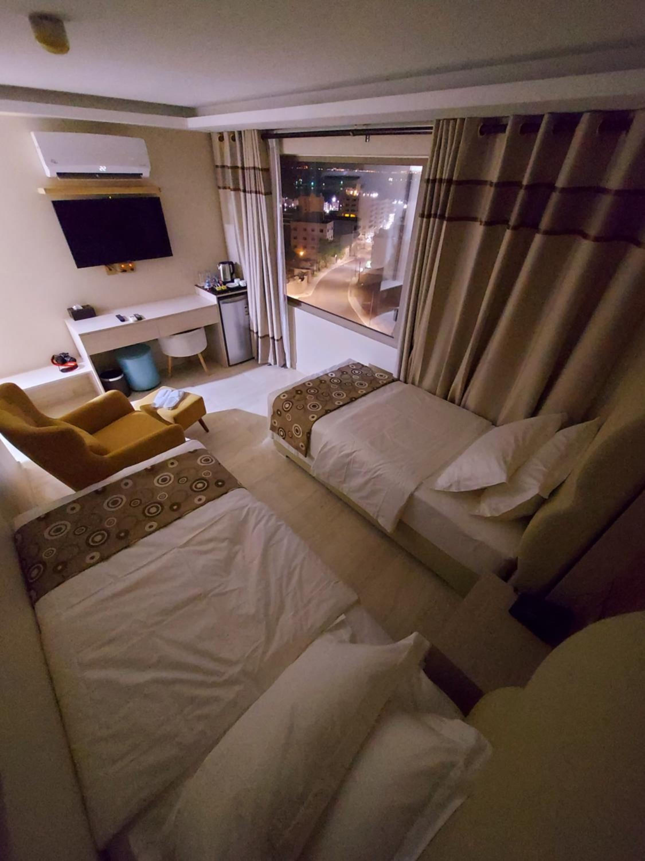 Deluxe Twin Room with Sea View - Photo 2