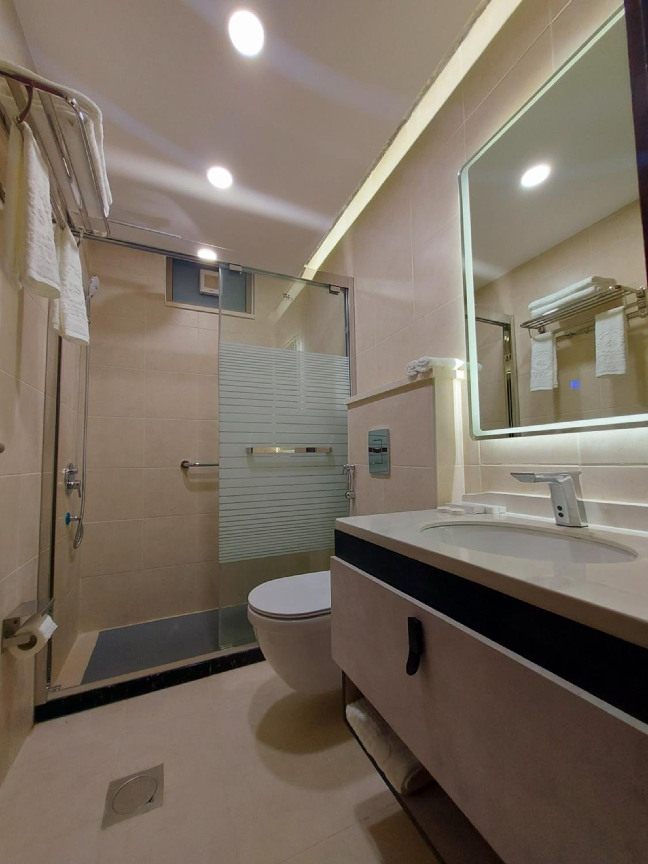 Twin Room with Balcony - Photo 4