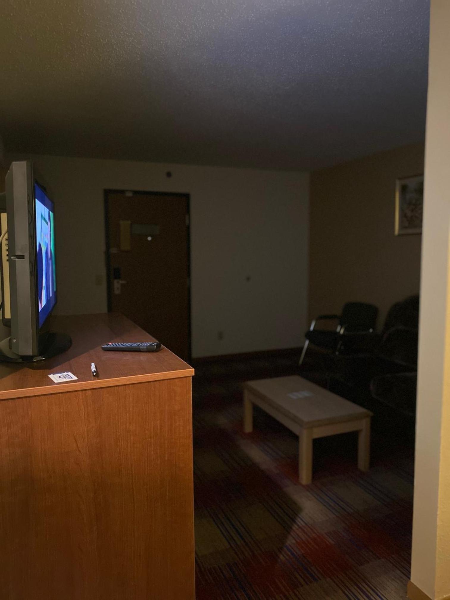 King Suite with Spa Bath - Non-Smoking - Photo 7