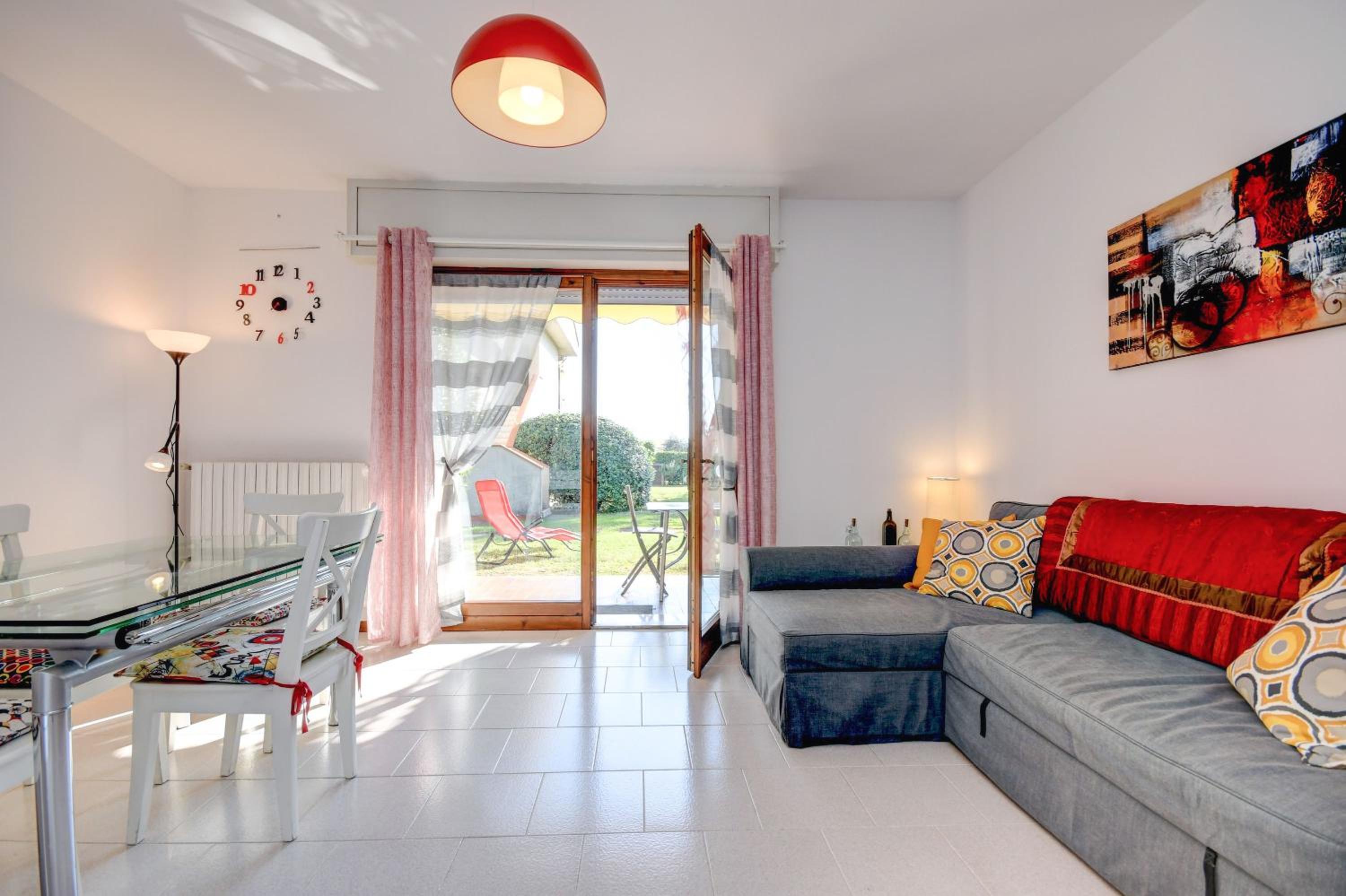 Two-Bedroom Deluxe Apartment with Garden View photo 1