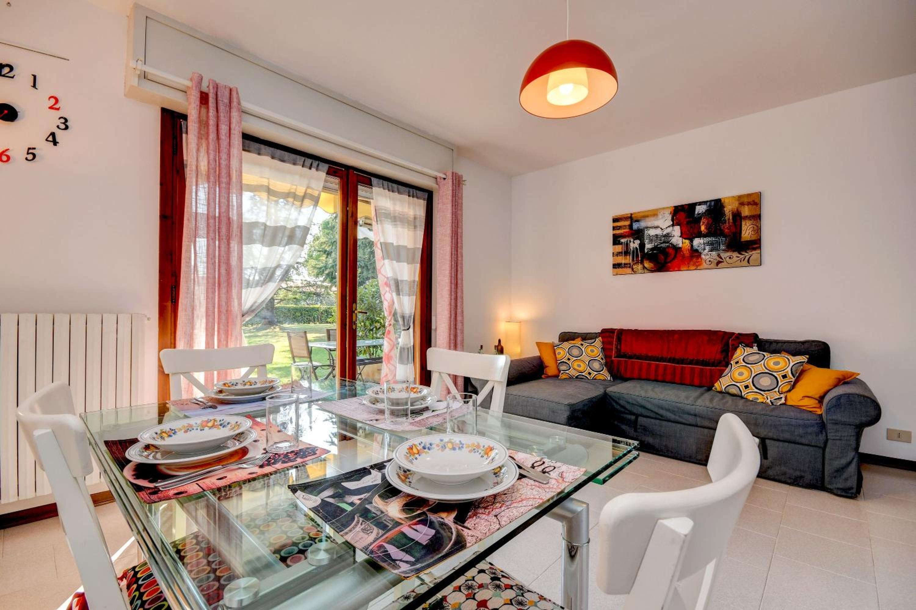 Two-Bedroom Deluxe Apartment with Garden View photo 2