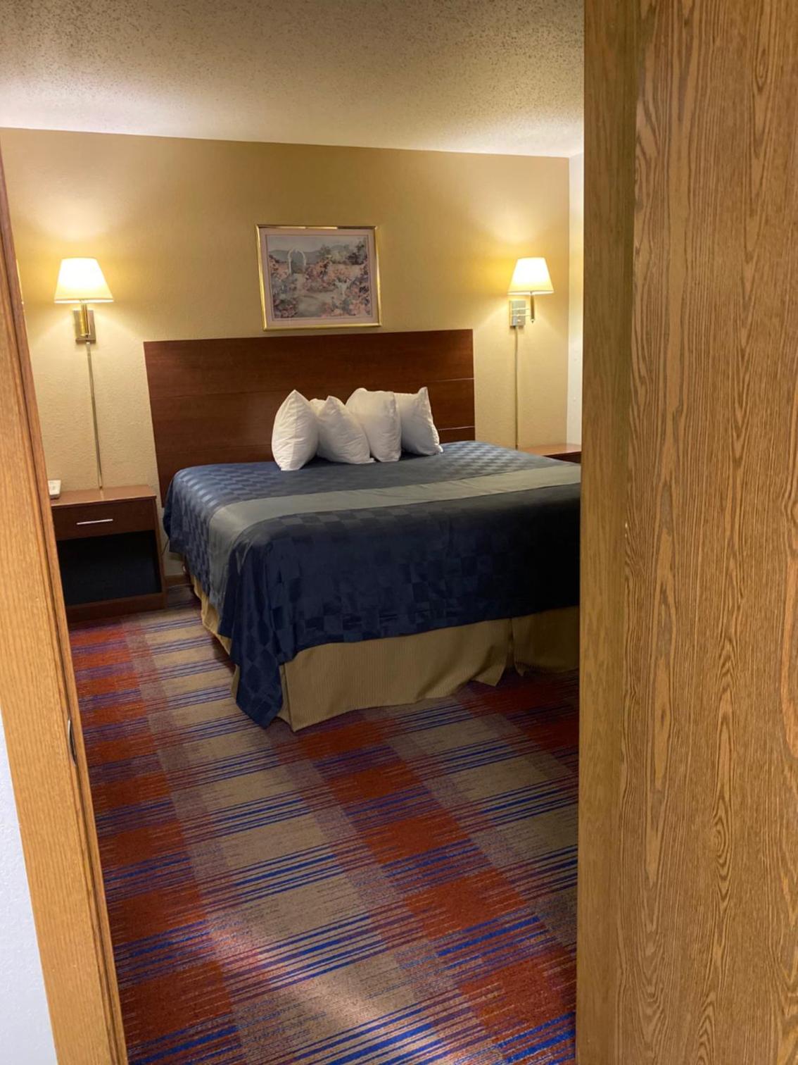 King Suite with Spa Bath - Non-Smoking - Photo 1