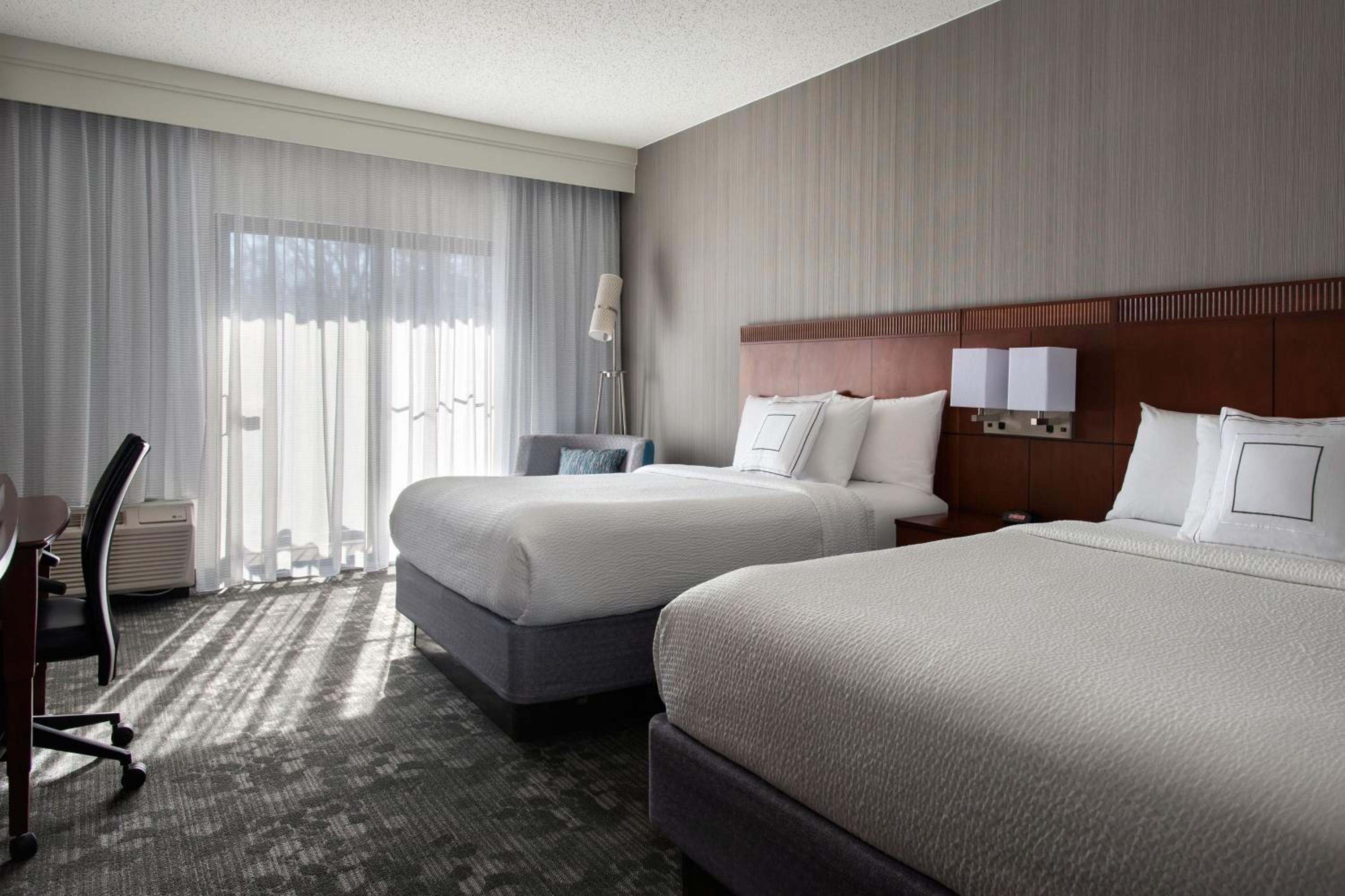 Double Room with Two Double Beds and Bathtub - Mobility Access/Hearing Accessible