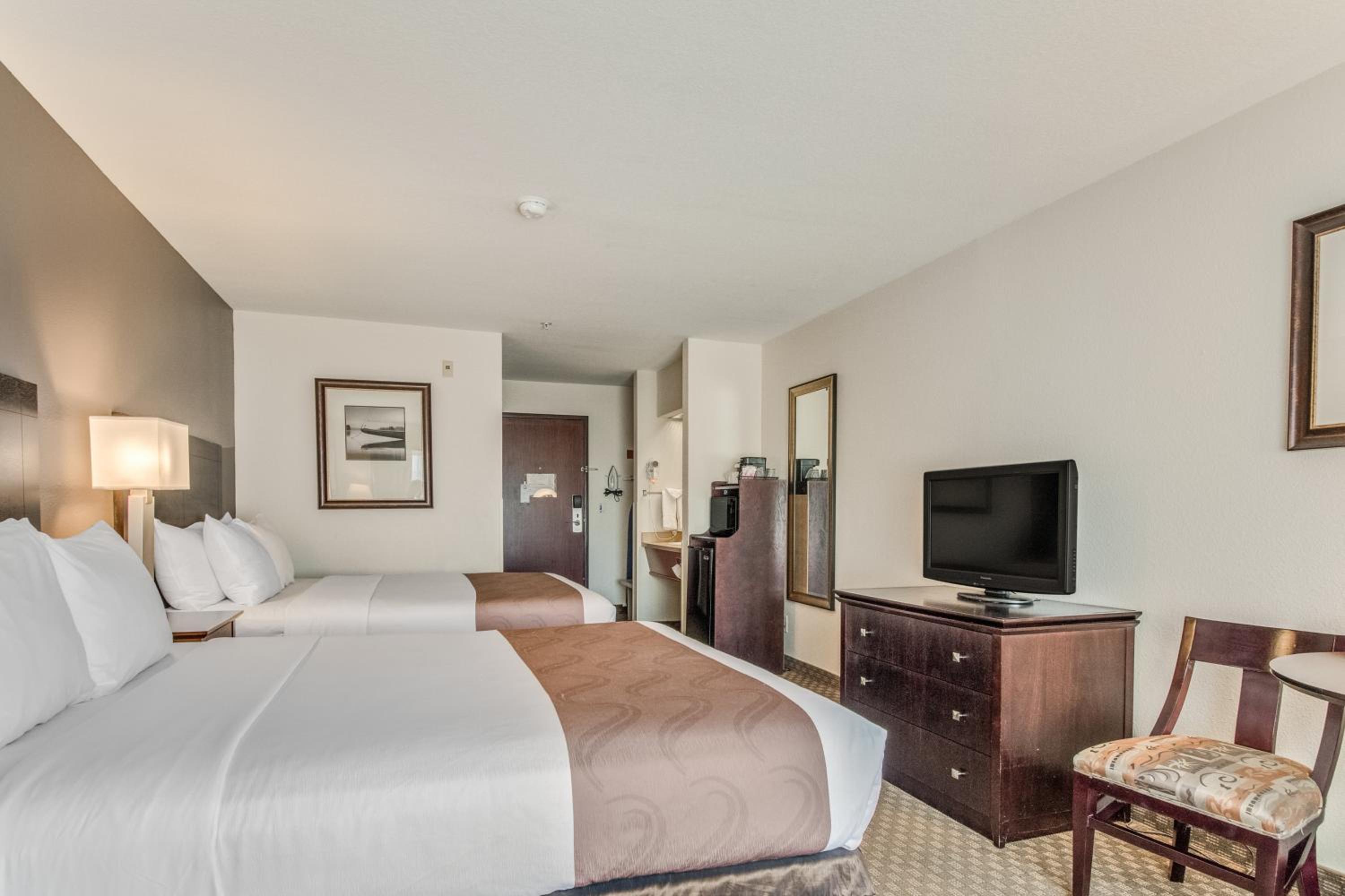 Deluxe Queen Room With Two Queen Beds