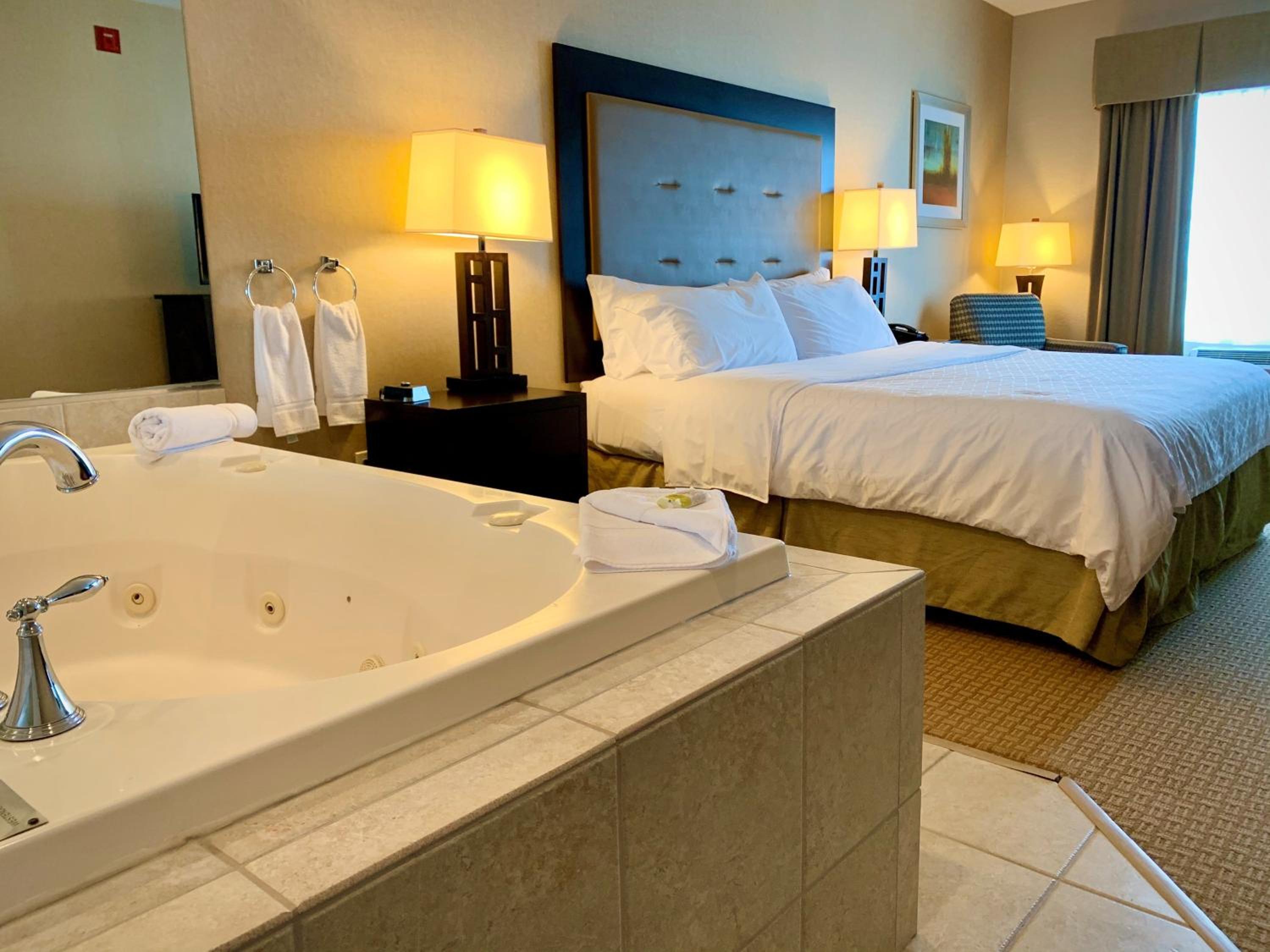 King Room with Spa Bath - Photo 4