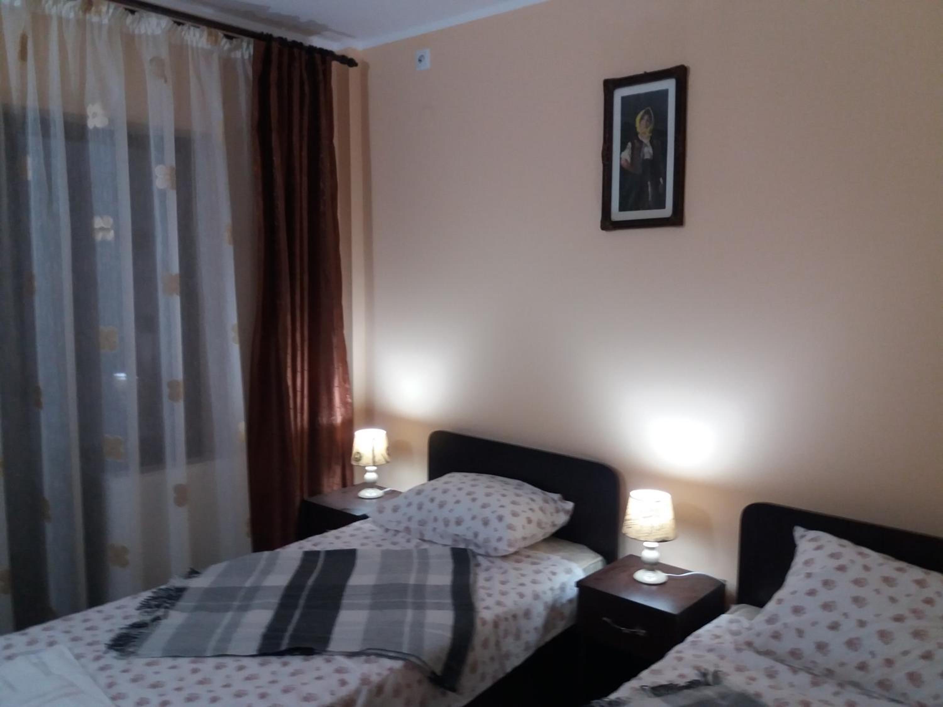 Double or Twin Room with Bathroom - Photo 3