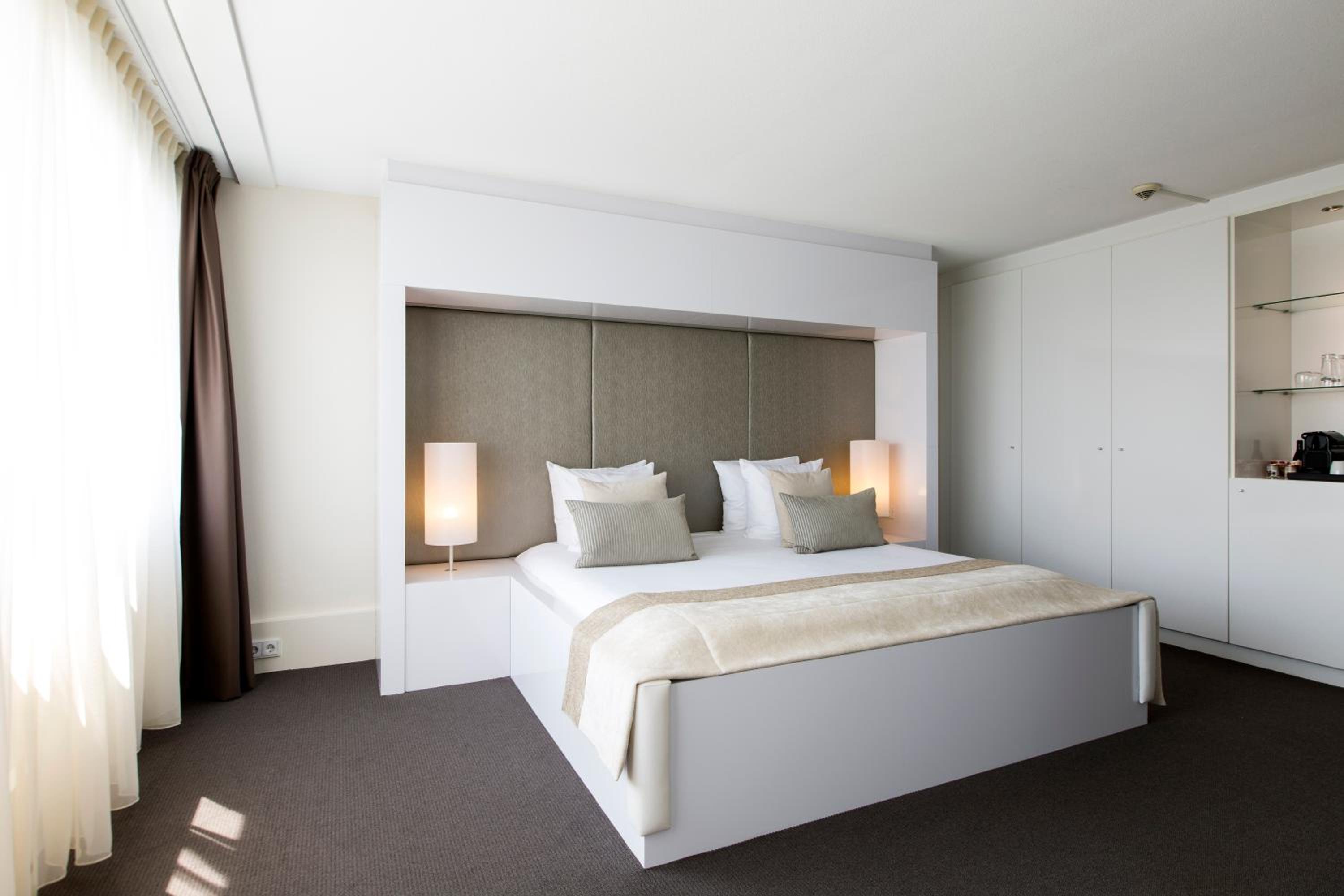 King Suite with City View - Photo 2