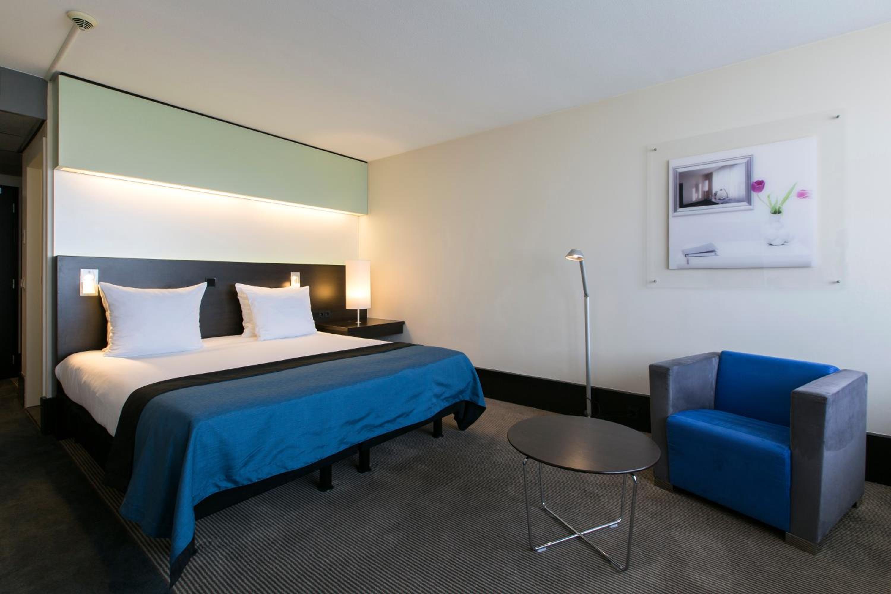 Premium King Room with City View - Photo 1