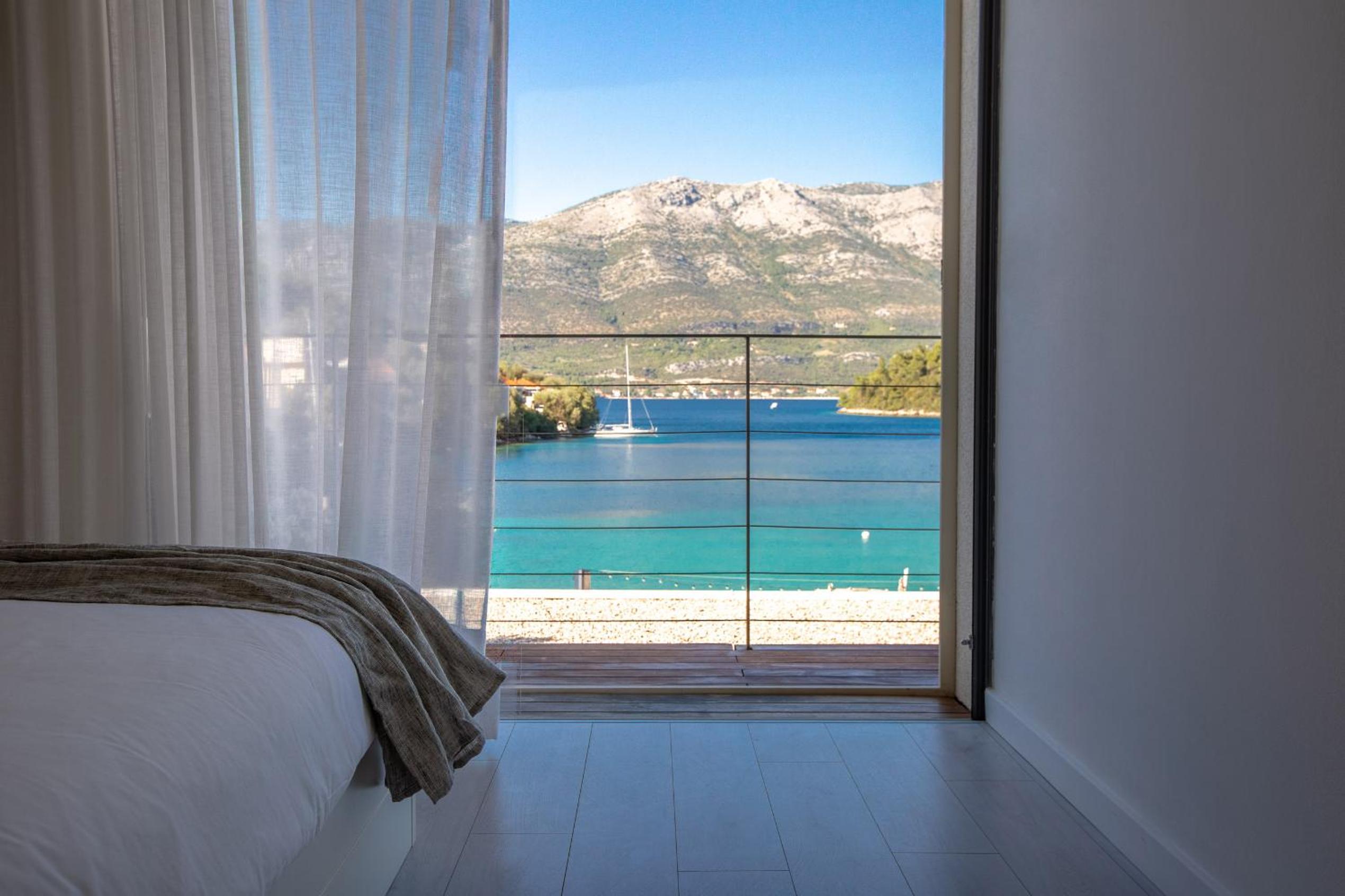 Two-Bedroom Suite with Terrace and Sea View photo 2