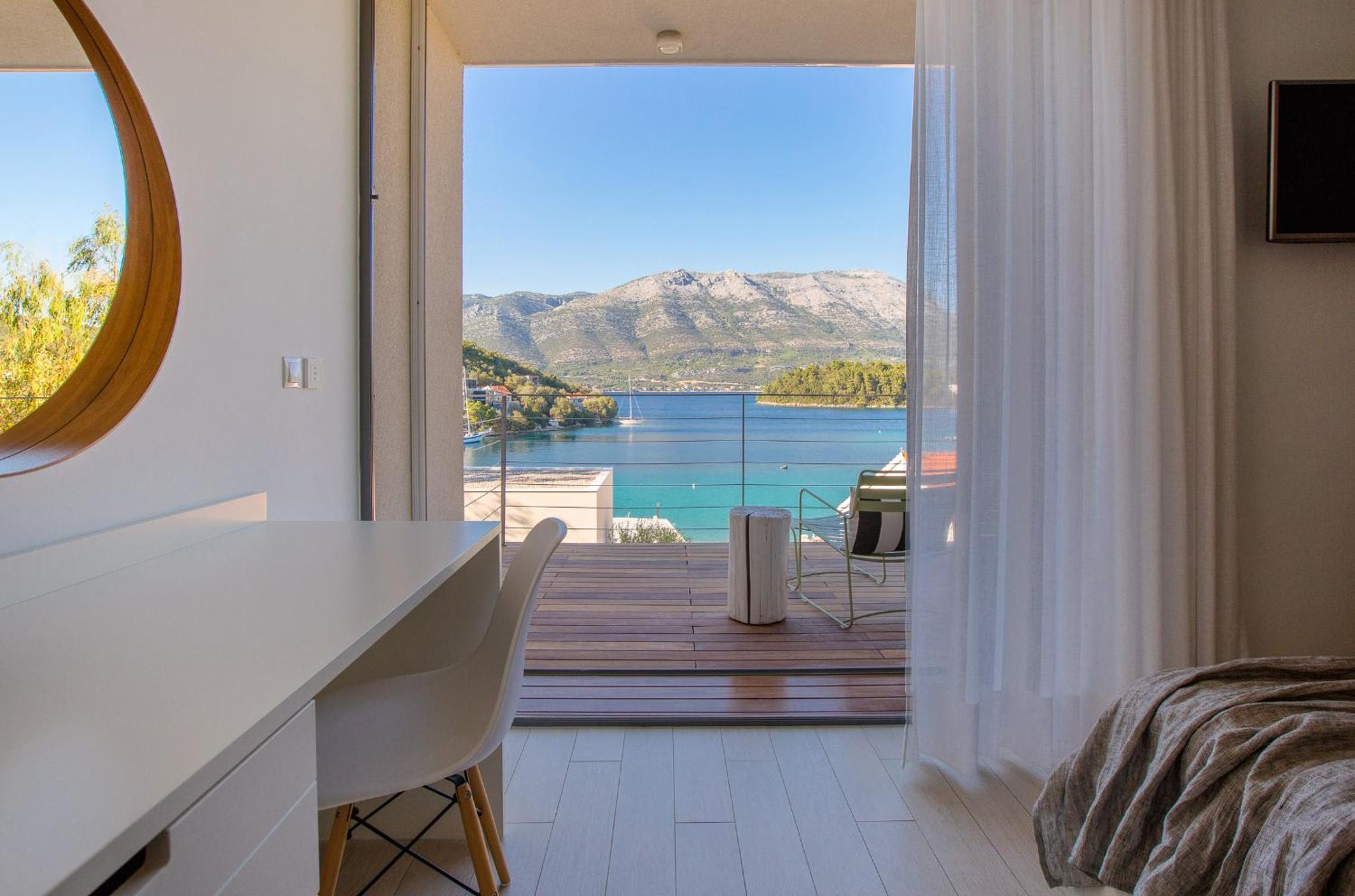 Comfort Double Room with Balcony and Sea View photo 2
