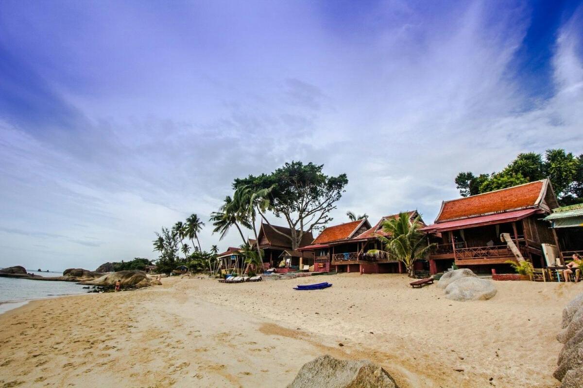 Deluxe Bungalow with Sea View - Photo 3