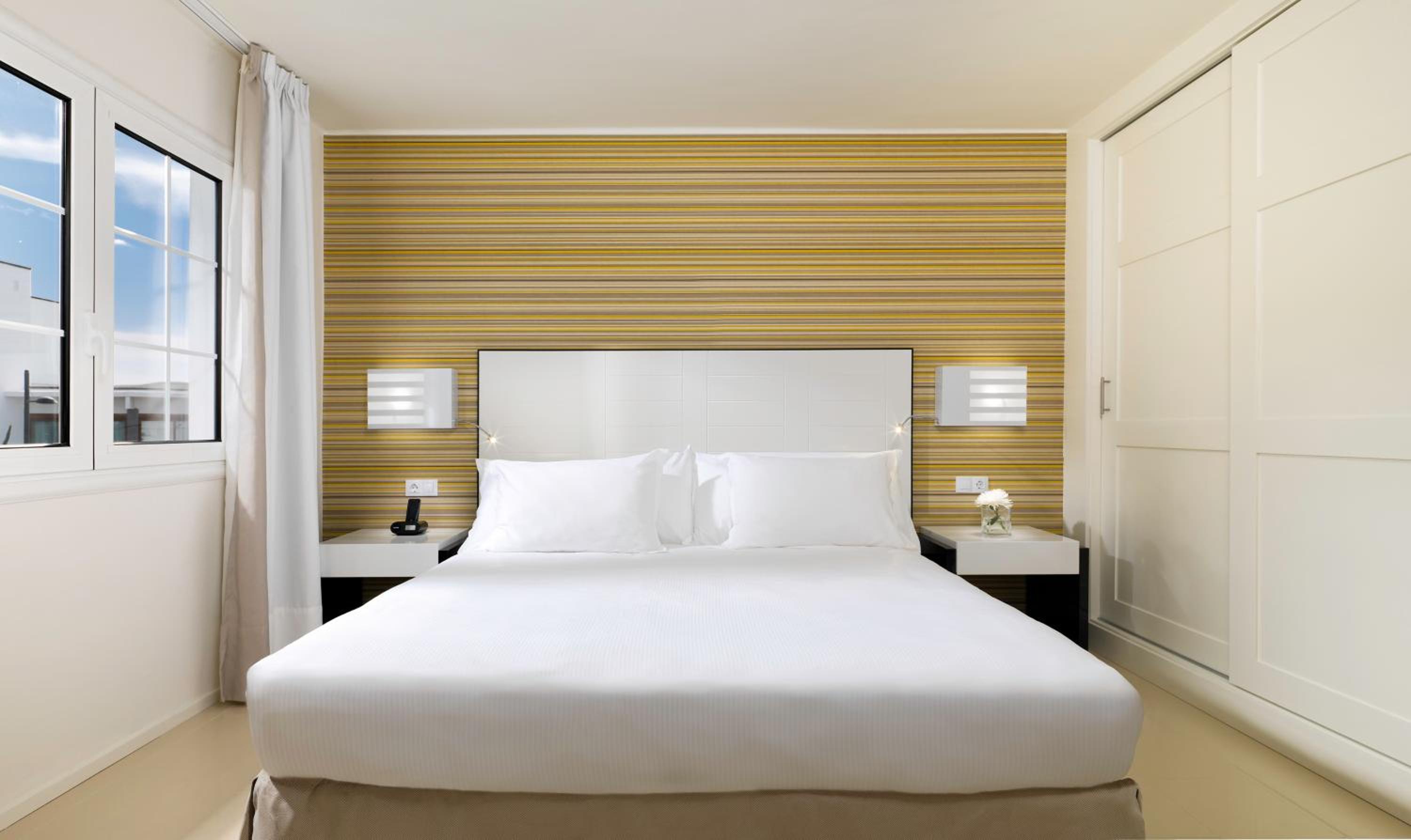Suite with Pool View thumbnail 5