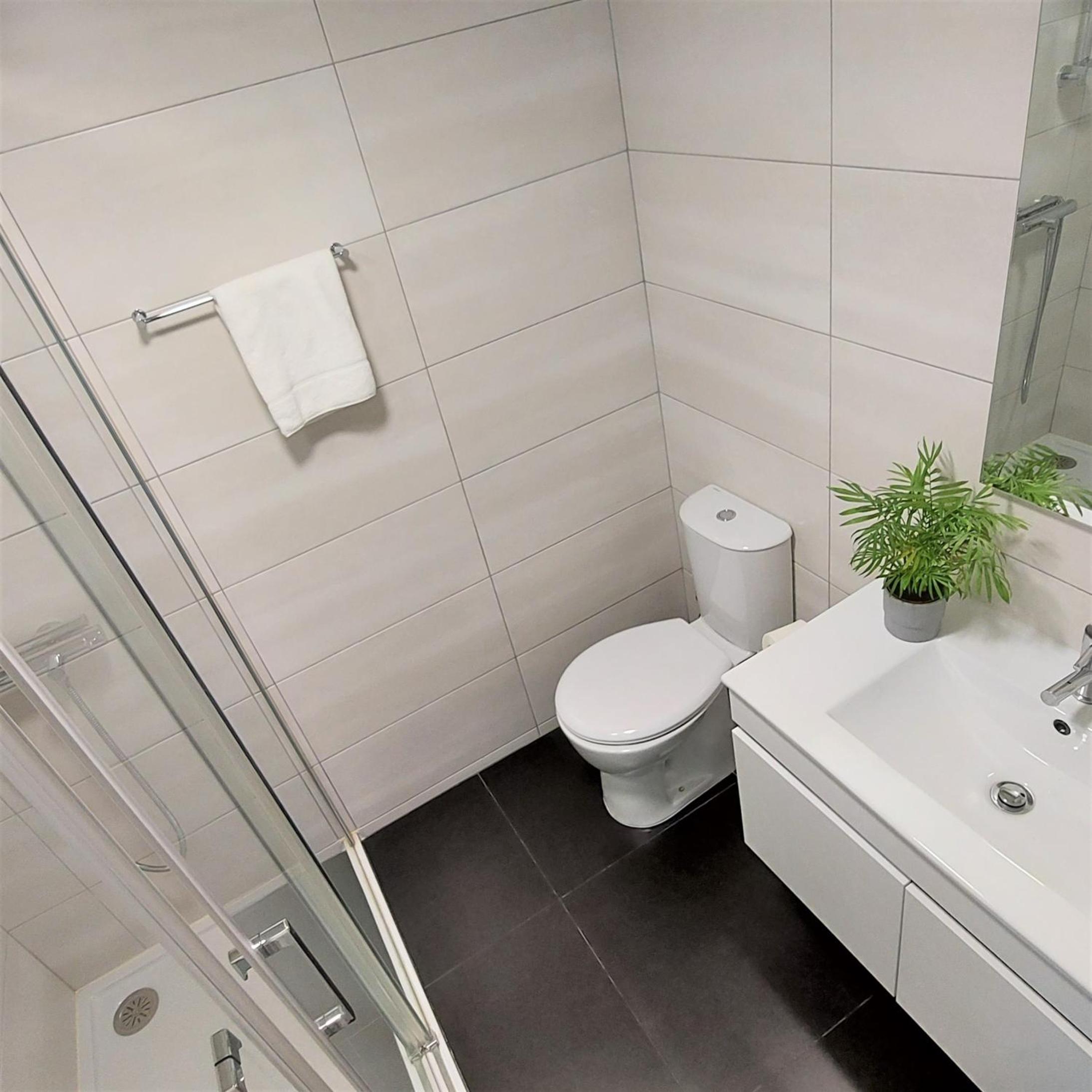 Apartment with Balcony - Photo 7