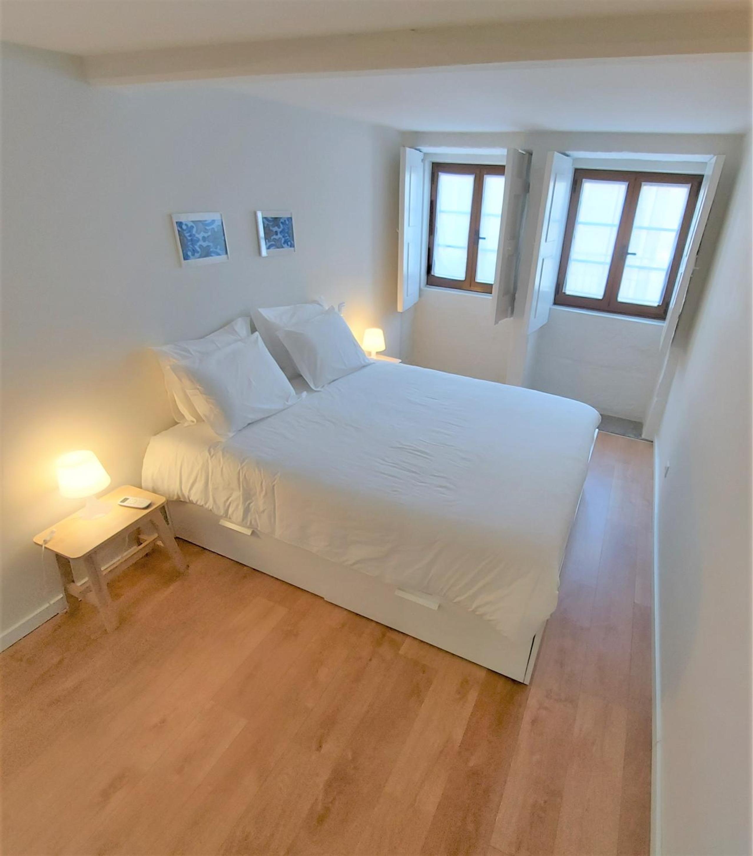 Apartment with Balcony - Photo 6