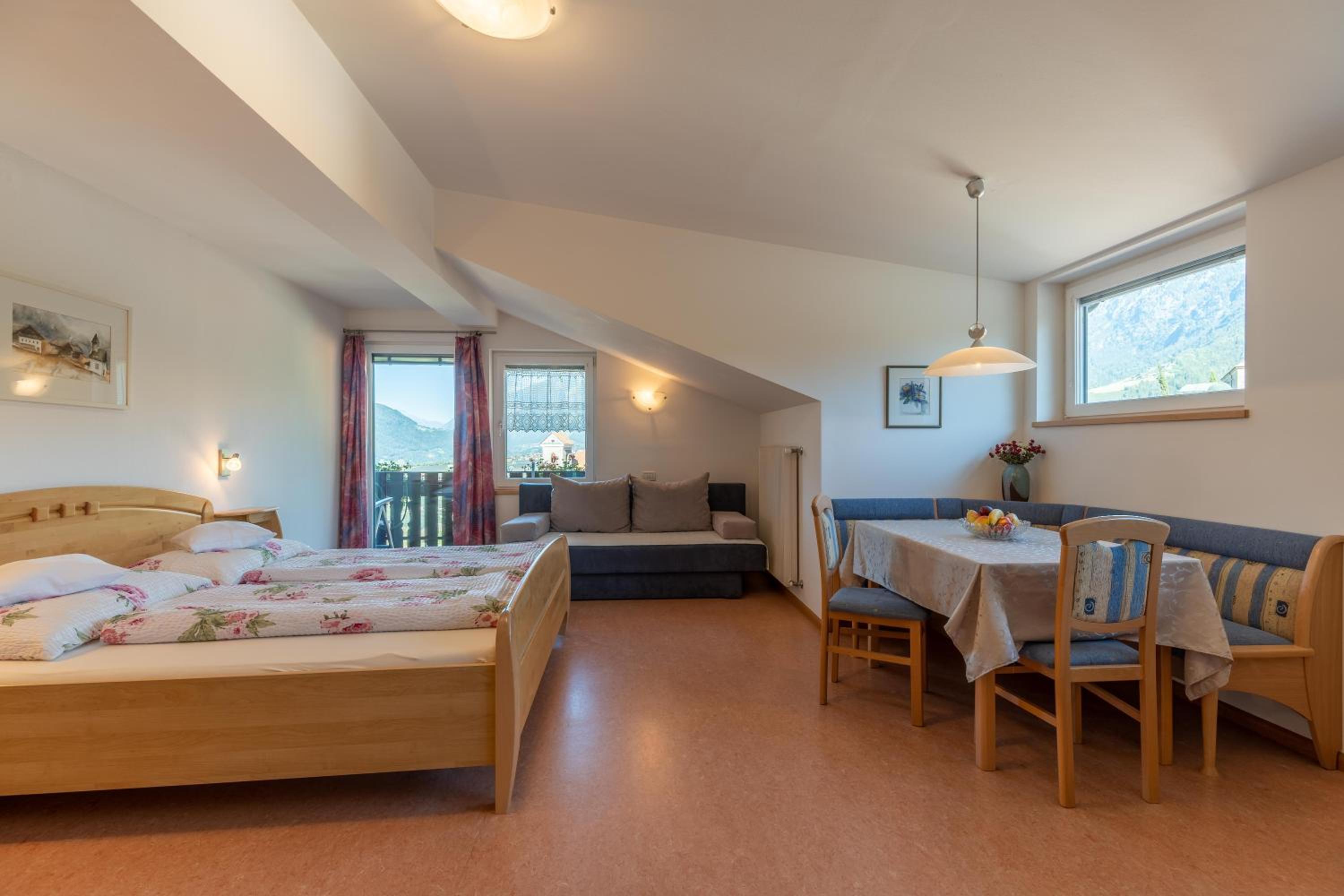 Apartment with Mountain View