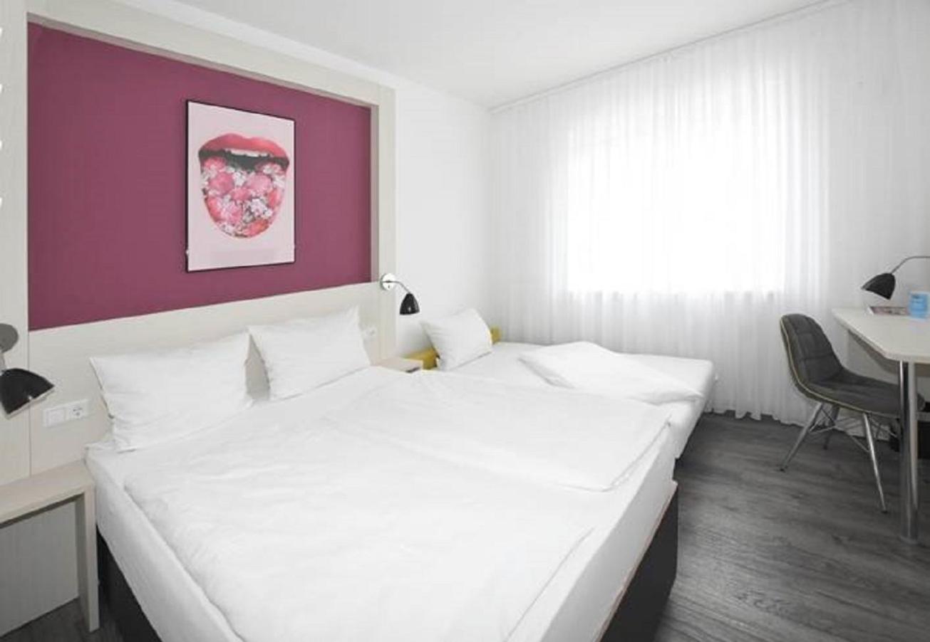 Standard Queen Room photo 2