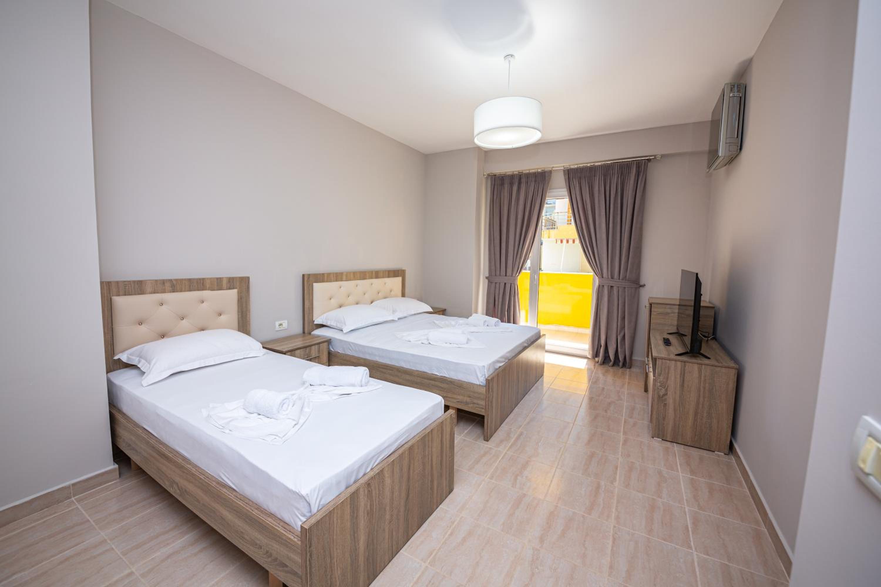 Two-Bedroom Apartment with Balcony (5 Adults)