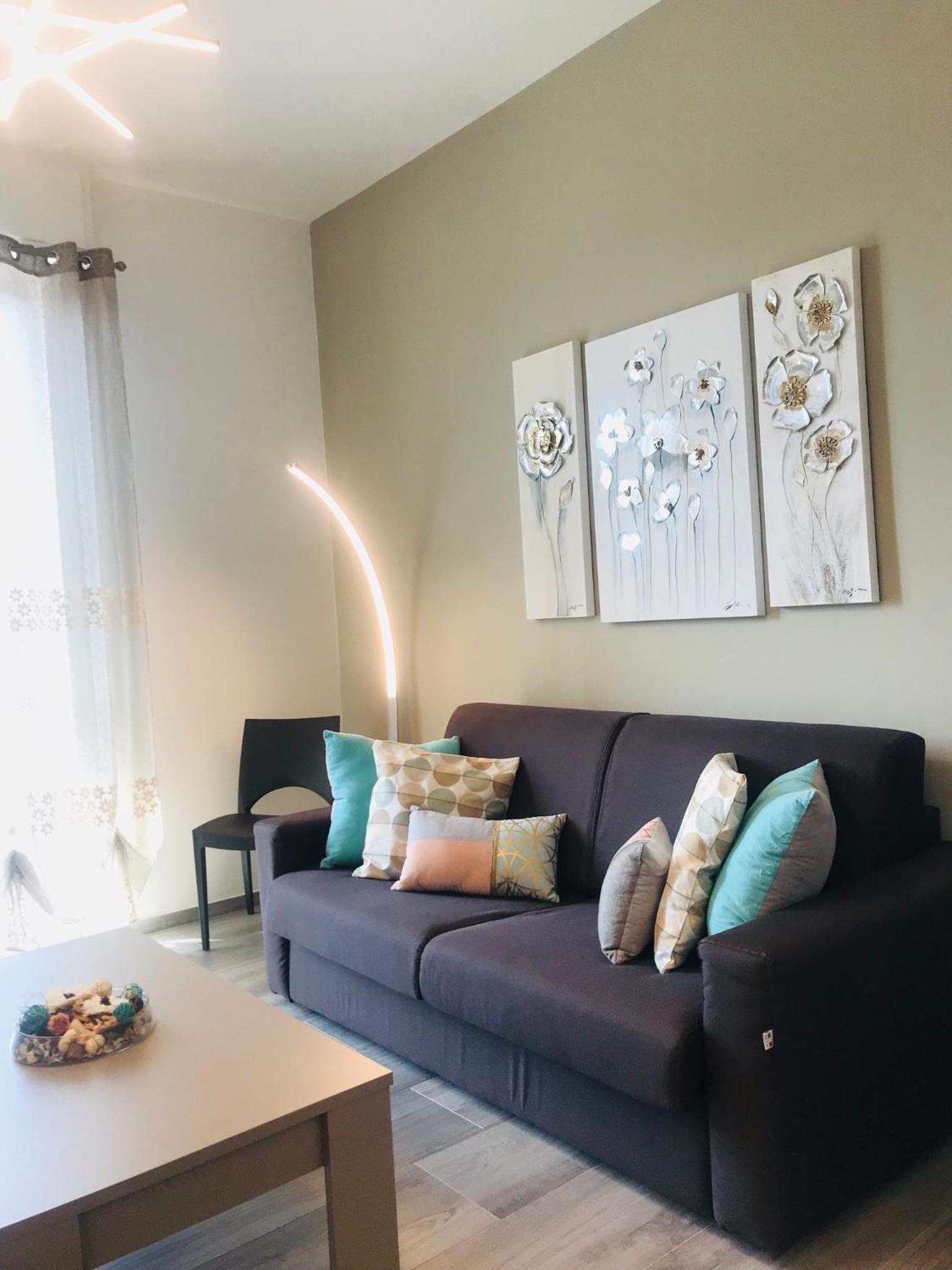 One-Bedroom Apartment - Photo 1