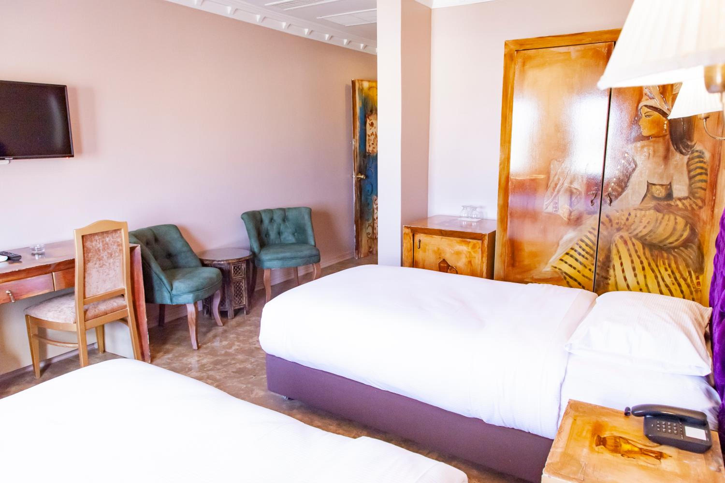 Standard Double or Twin Room - Photo 7