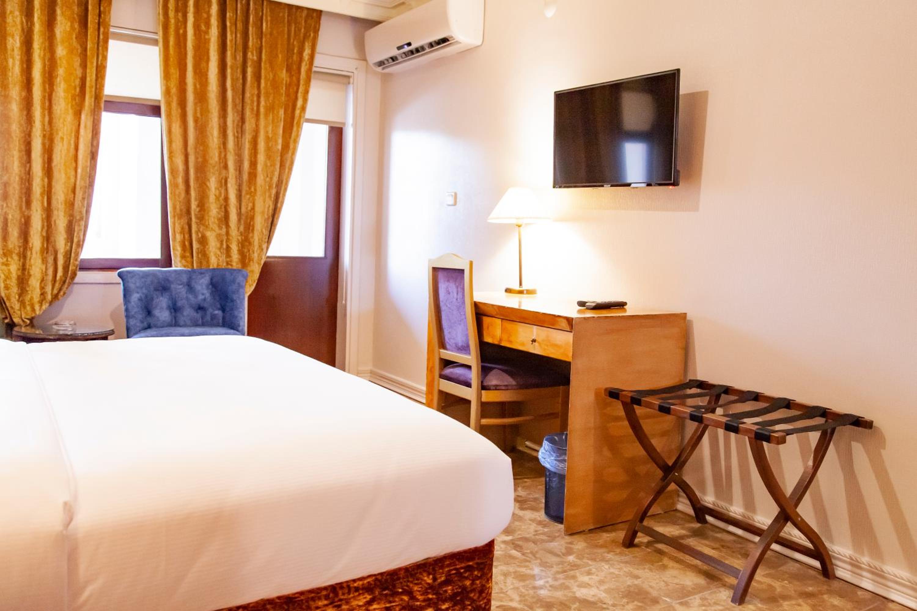 Standard Double or Twin Room - Photo 2