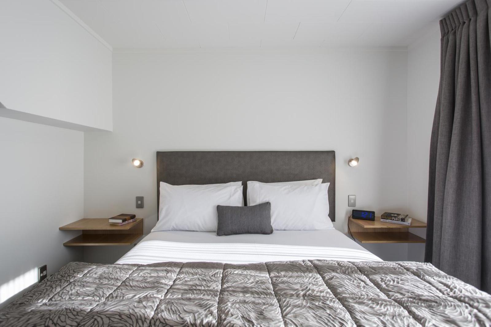 Deluxe One-Bedroom Apartment