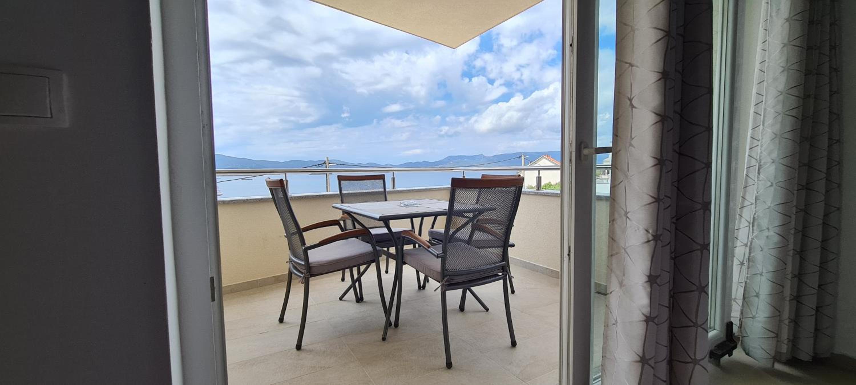 Apartment with Balcony photo 2