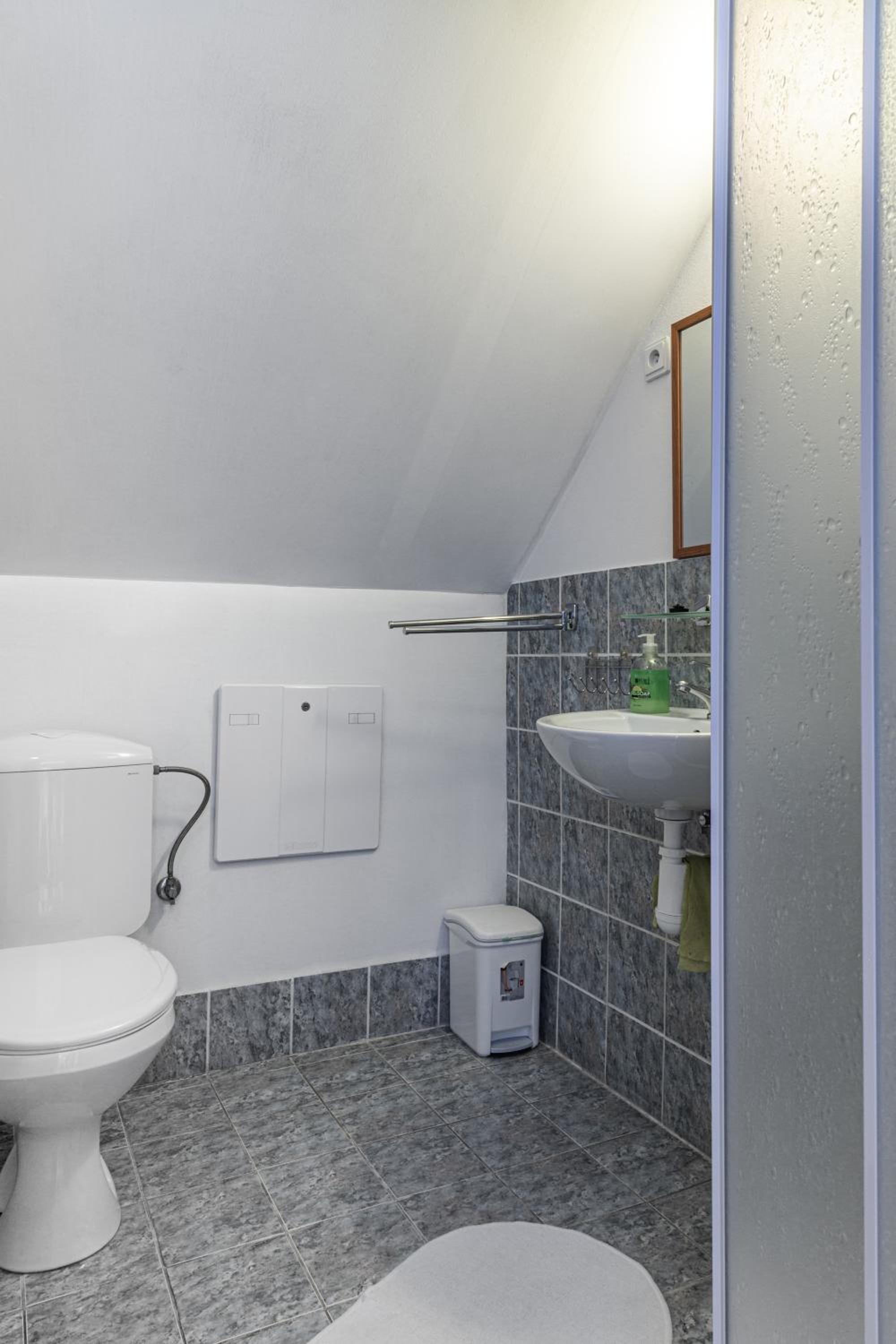 Double or Twin Room - Photo 6