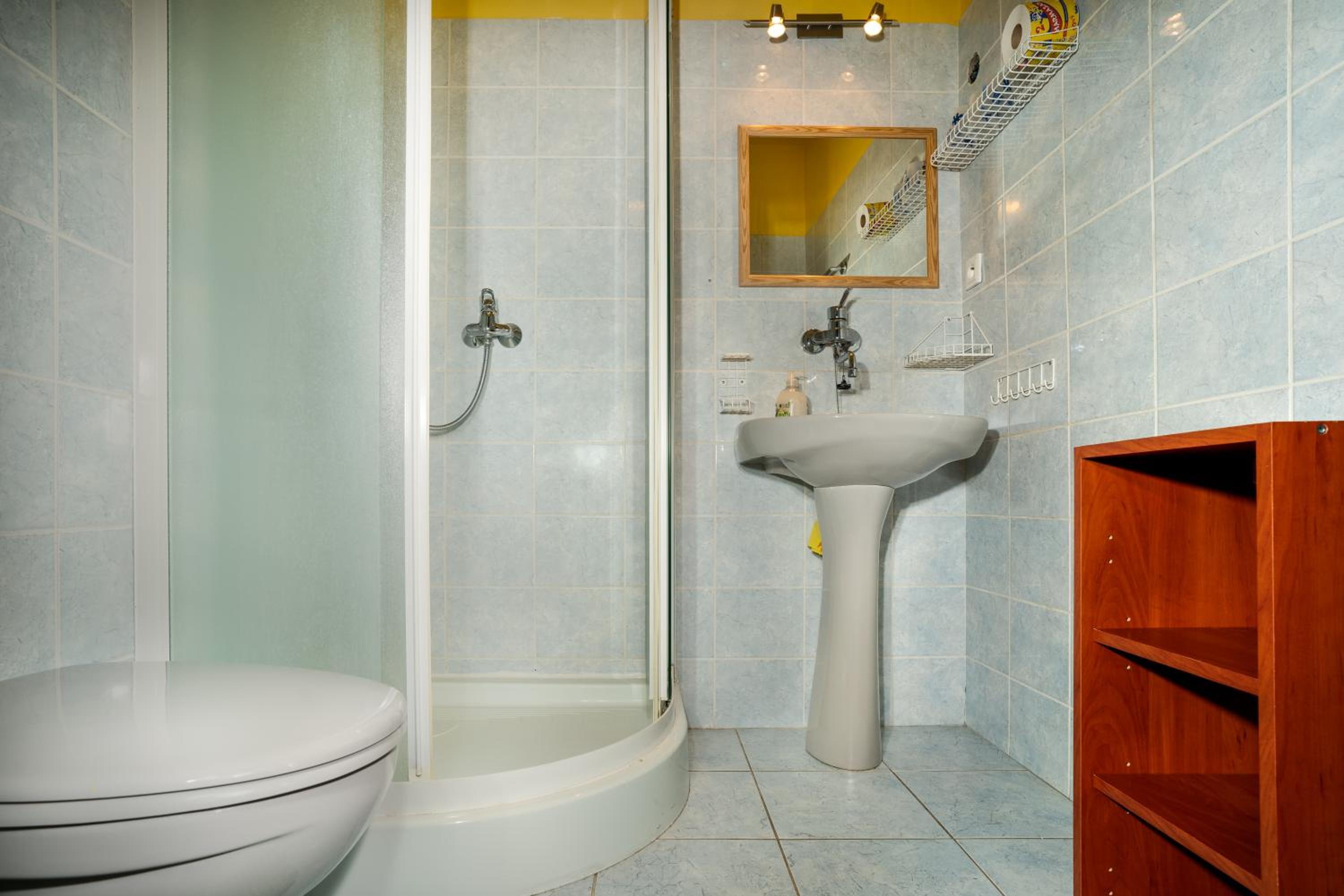 One-Bedroom Apartment - Photo 3