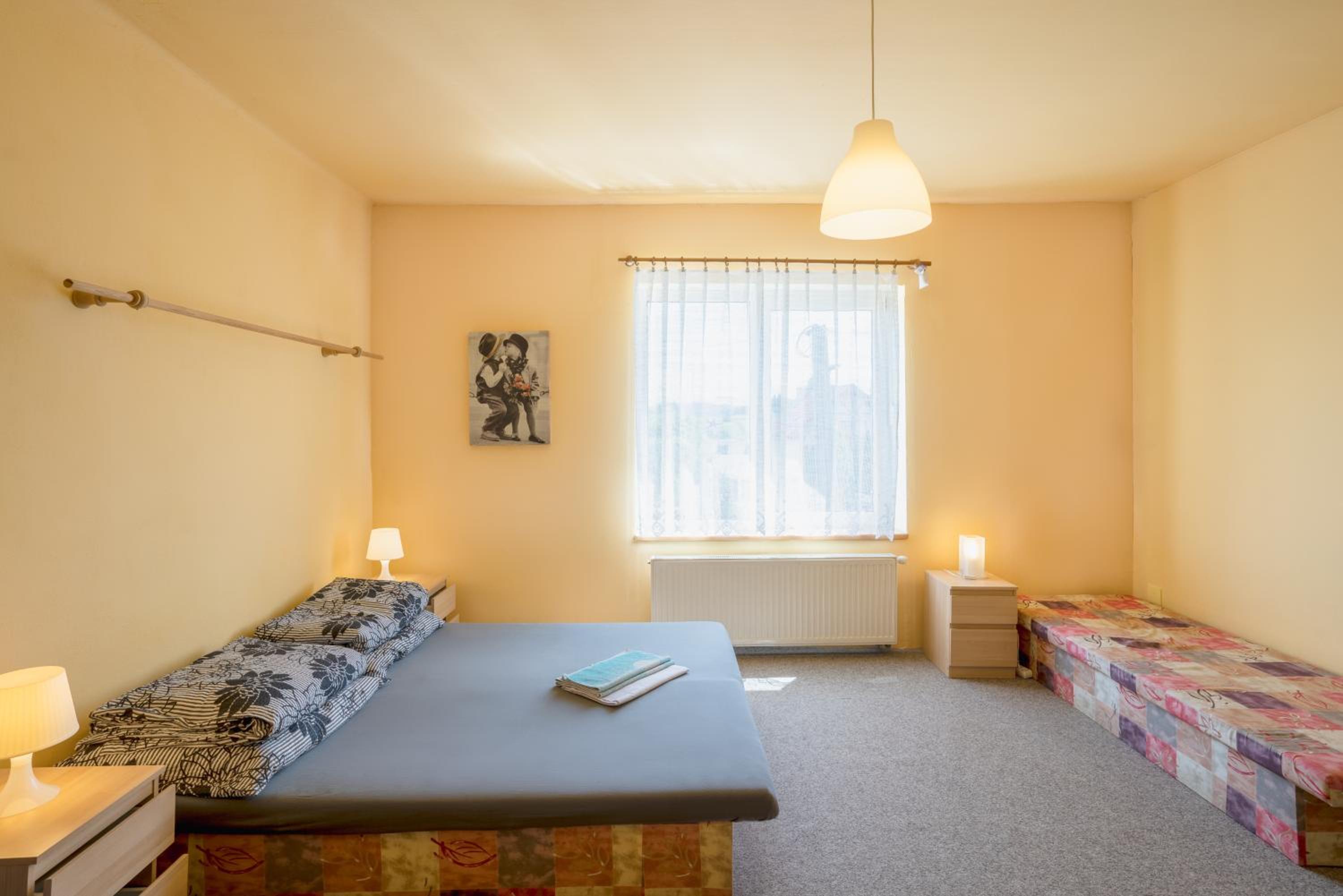 One-Bedroom Apartment - Photo 2