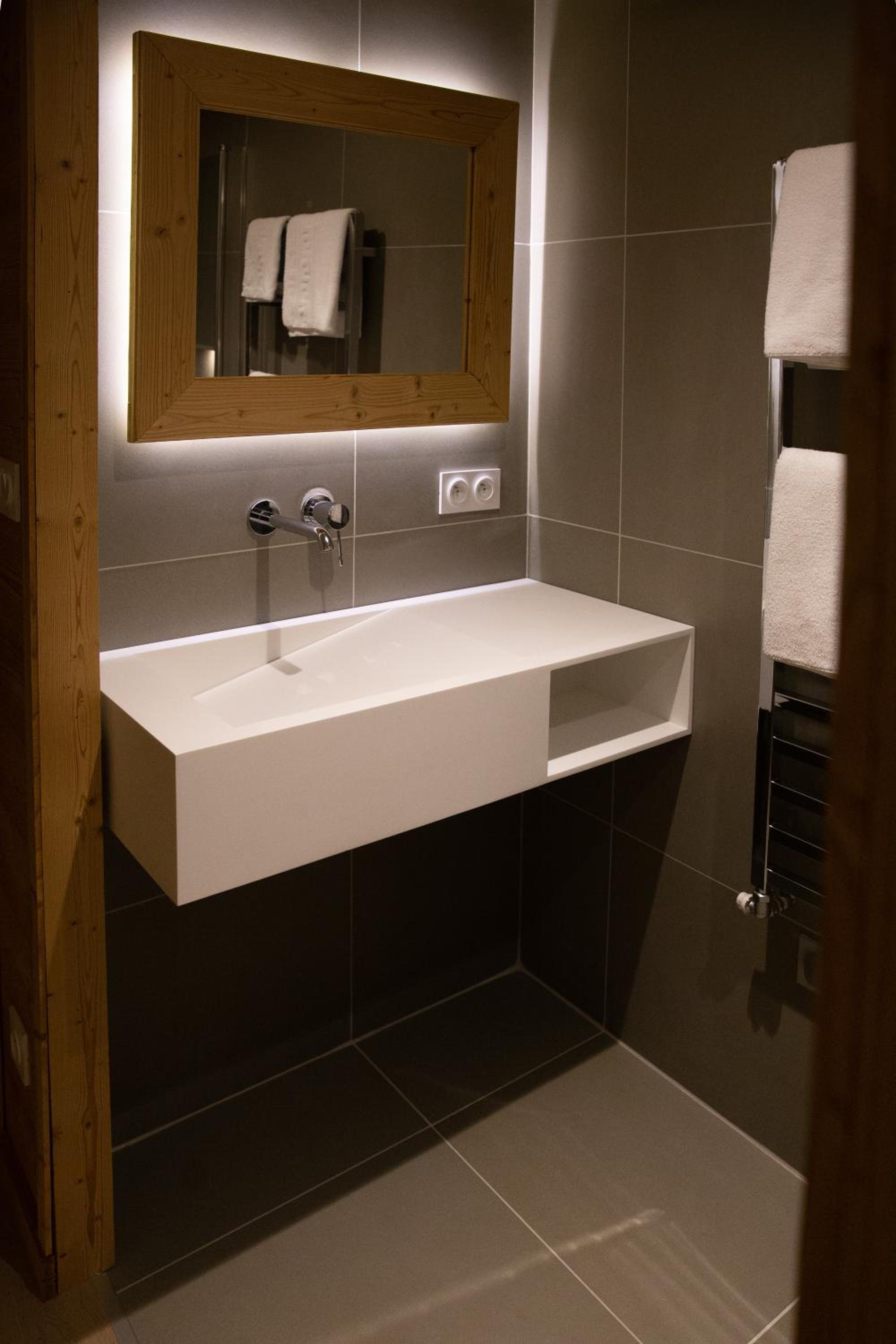 Double or Twin Room - Photo 8