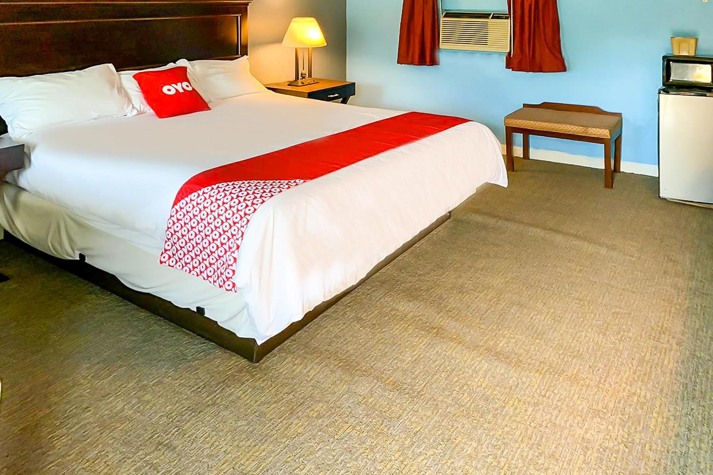 Queen Room photo 2
