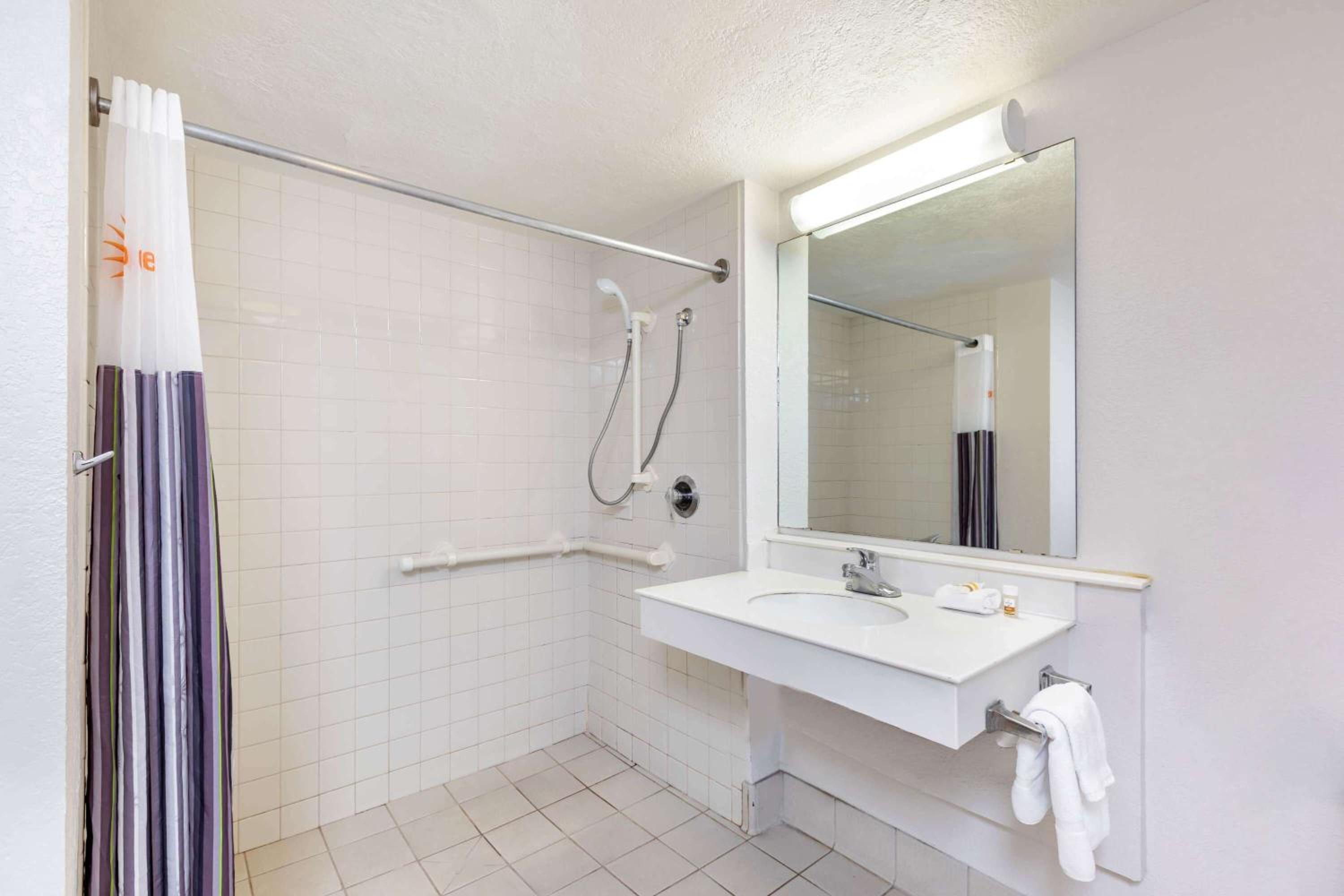 King Room - Disability Access - Photo 4