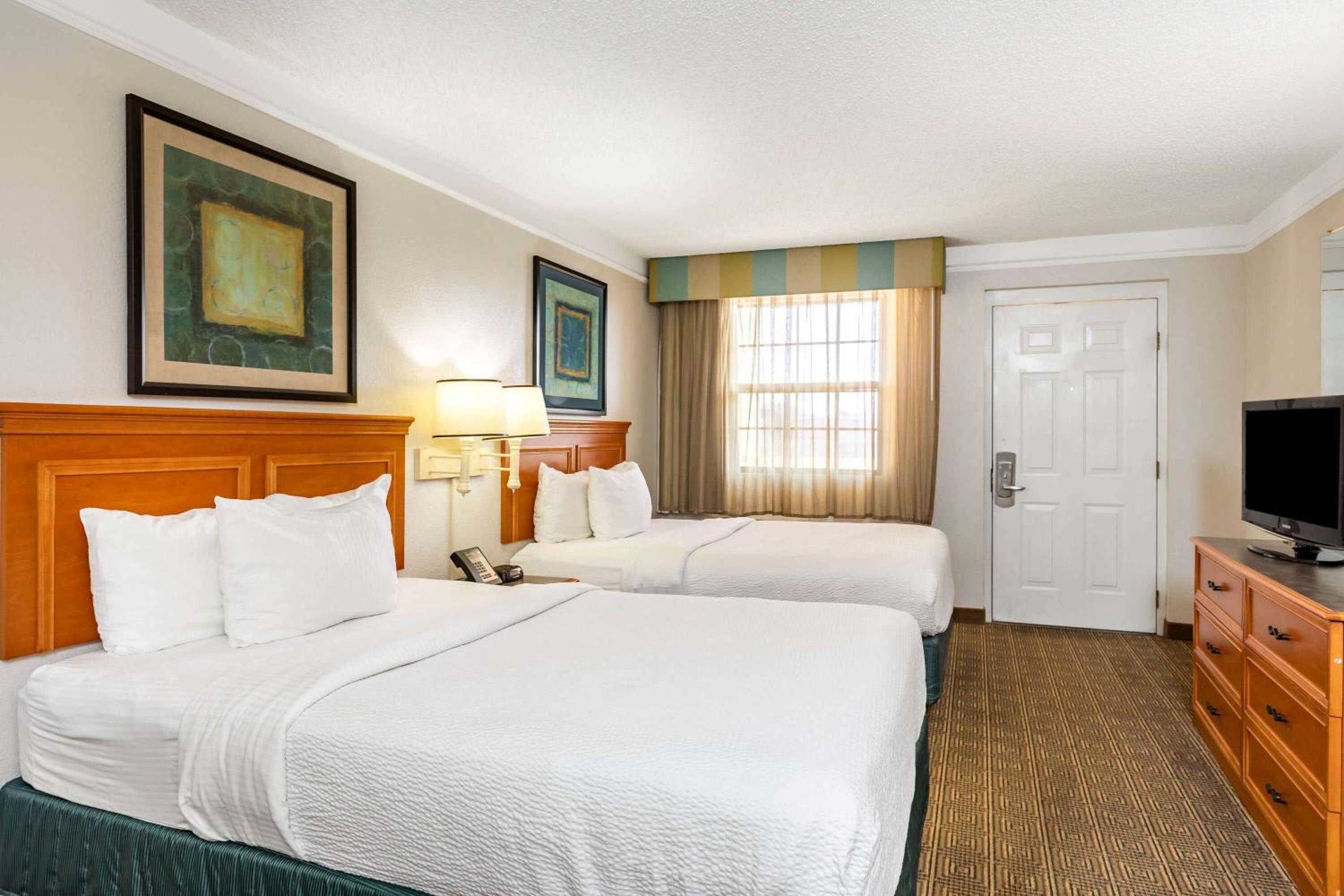 Double Room with Two Double Beds - Photo 1