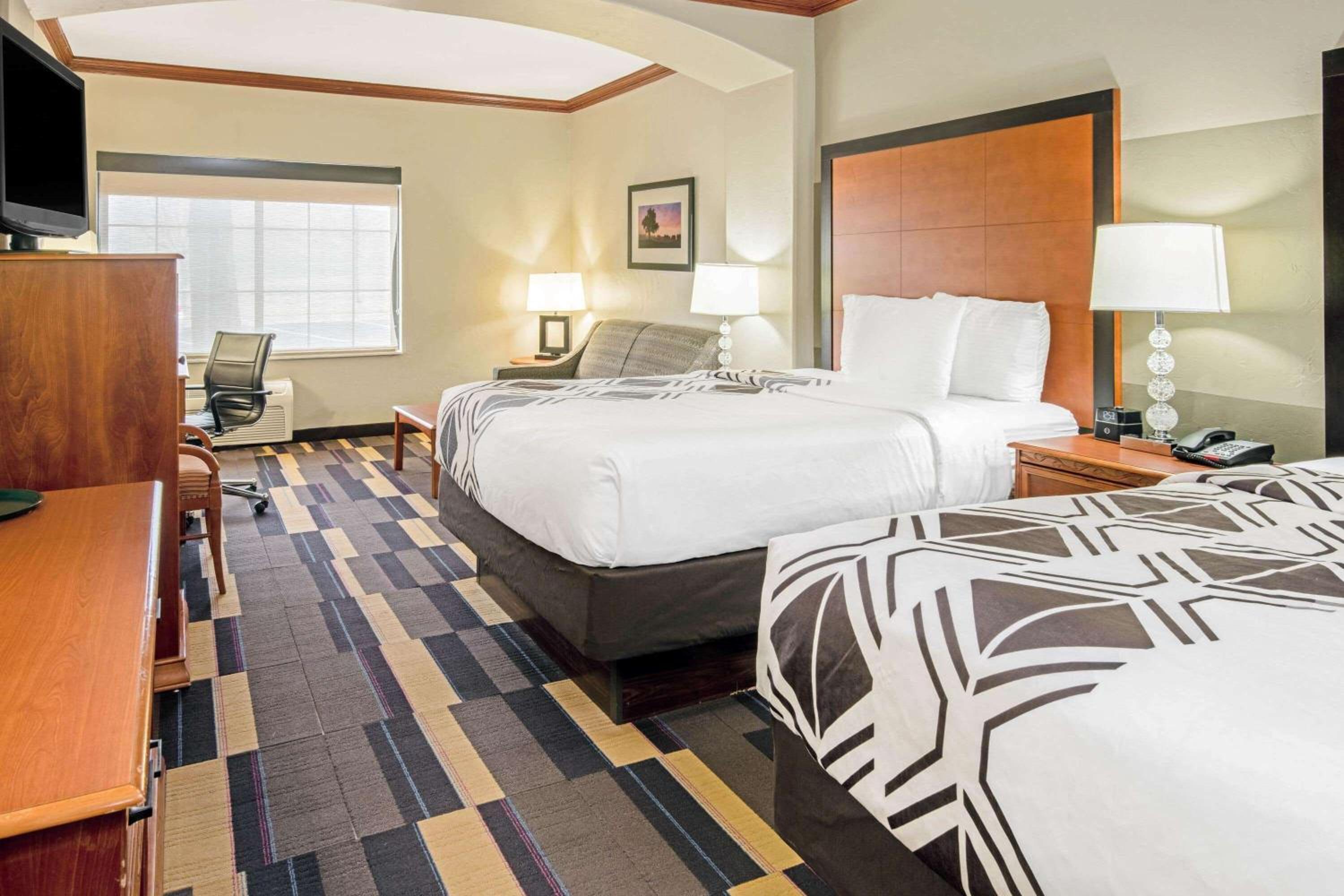 Studio Suite with Two Queen Beds - Non-Smoking - Photo 2