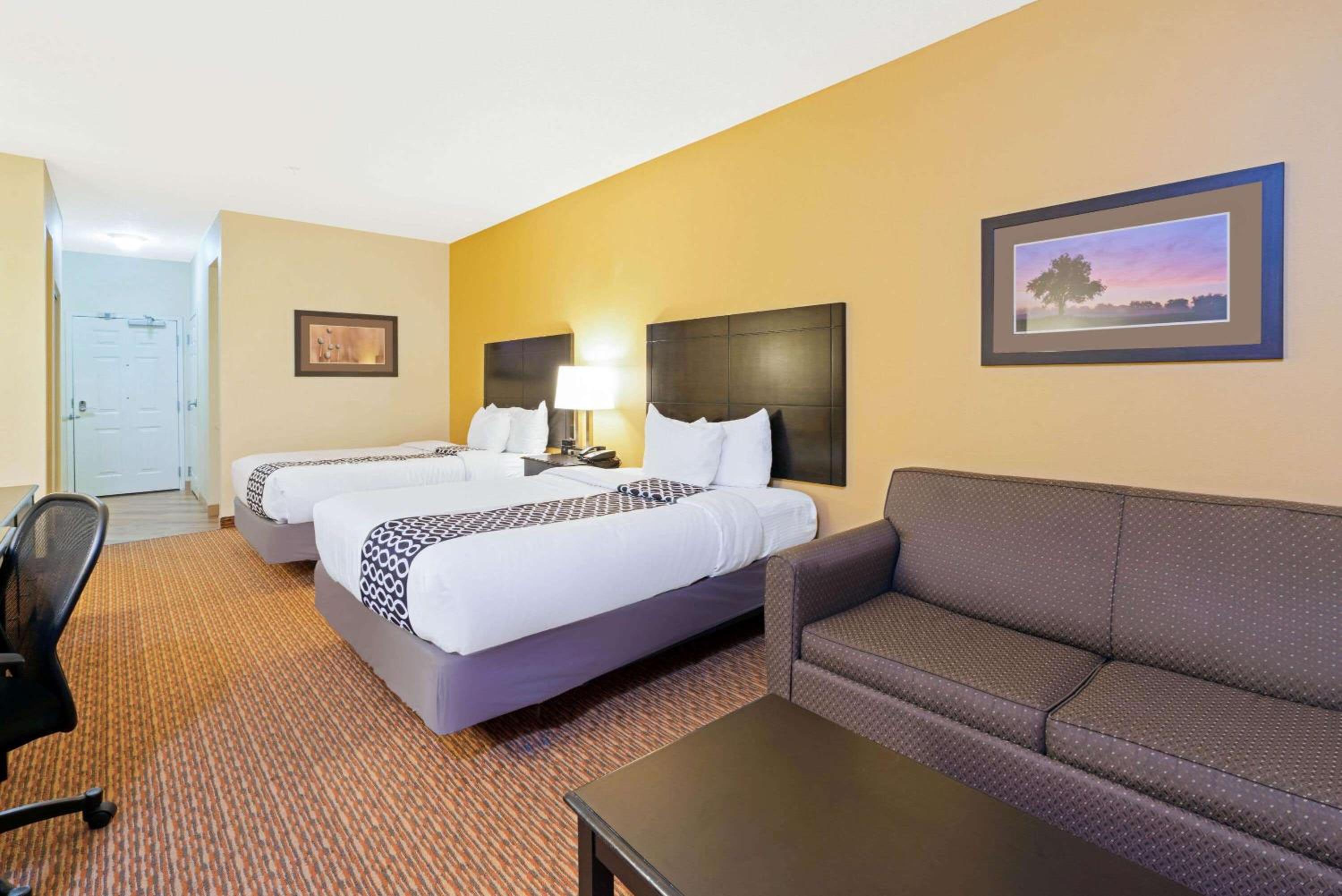 Deluxe Queen Room with Two Queen Beds - Photo 2