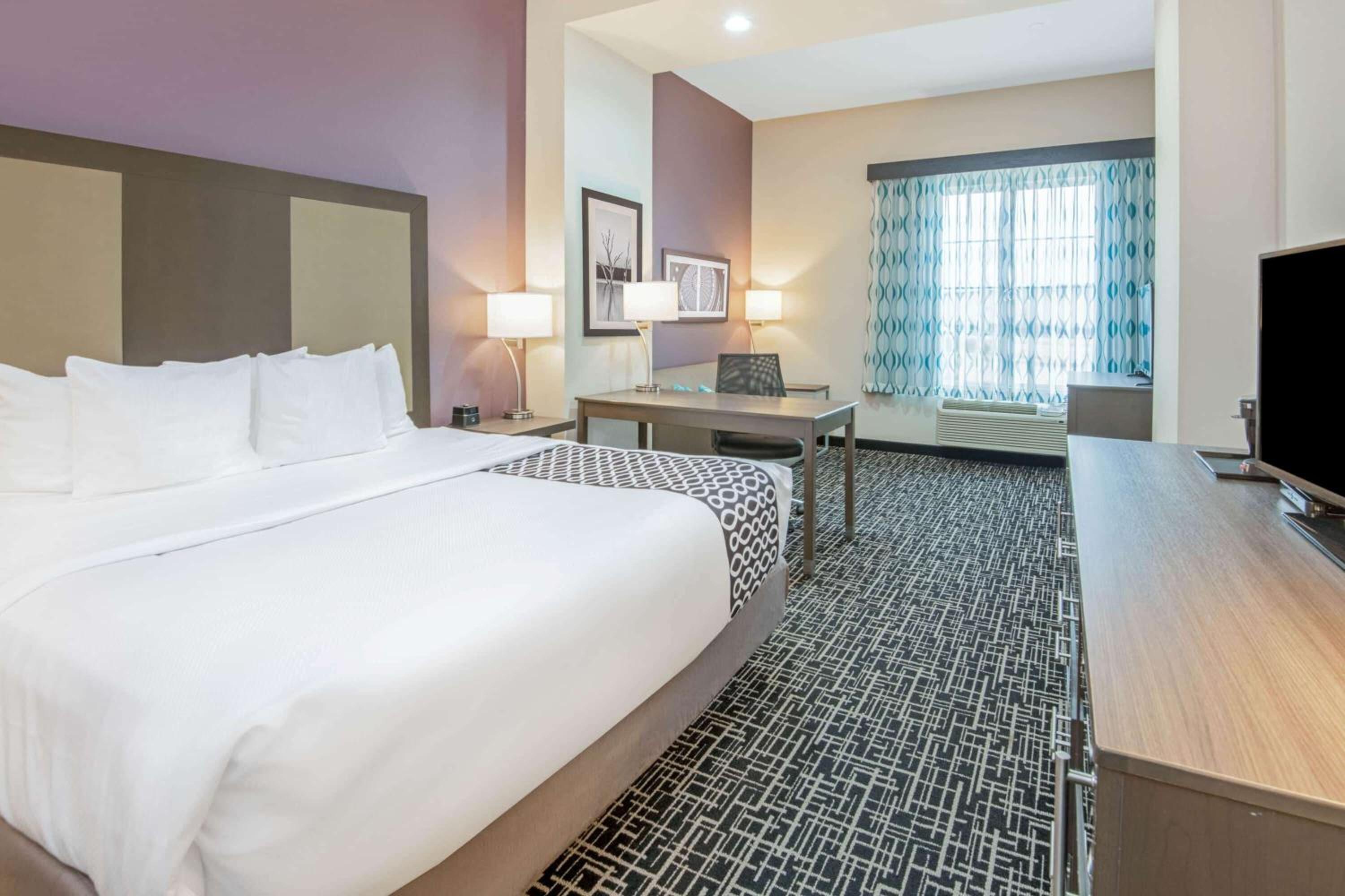 King Room with Bathtub - Mobility Accessible/Non-Smoking