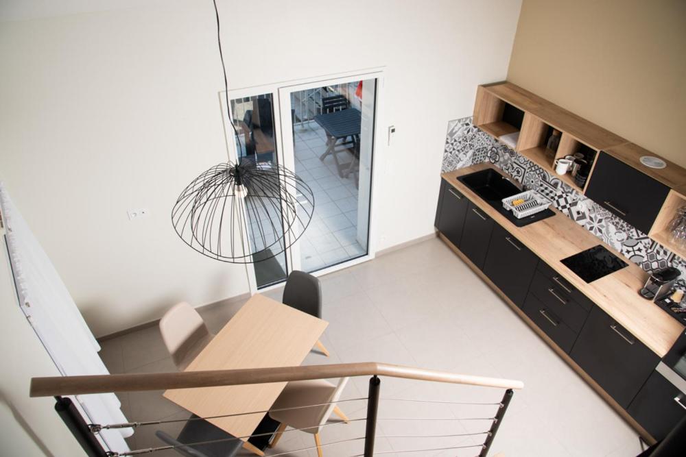 Apartment - Split Level - Photo 6