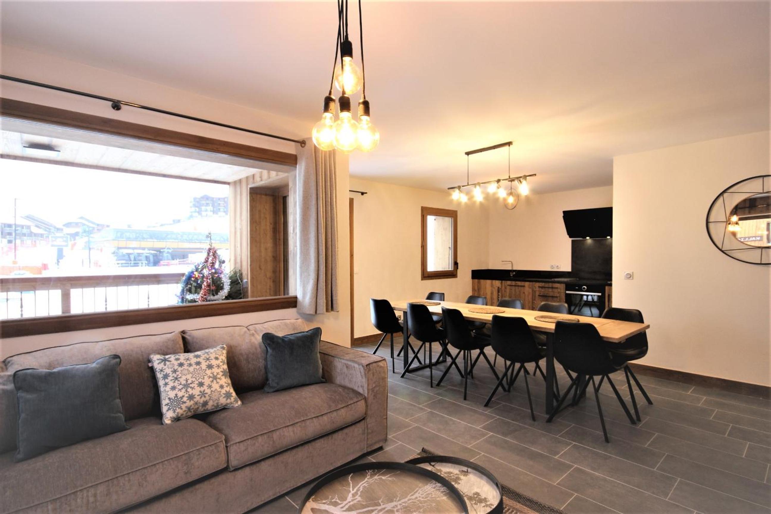 Apartment with Balcony photo 3