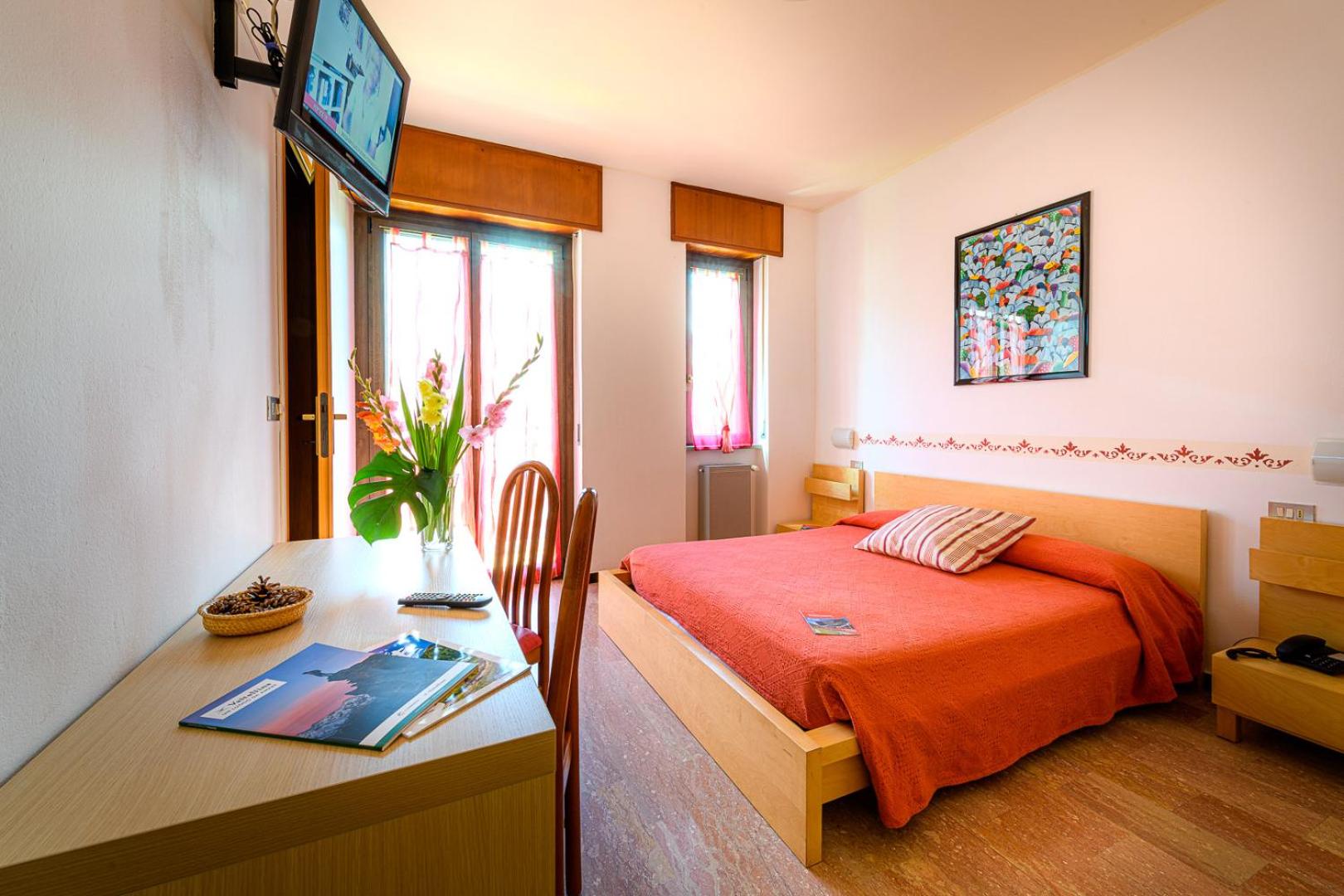 Double or Twin Room - Photo 8