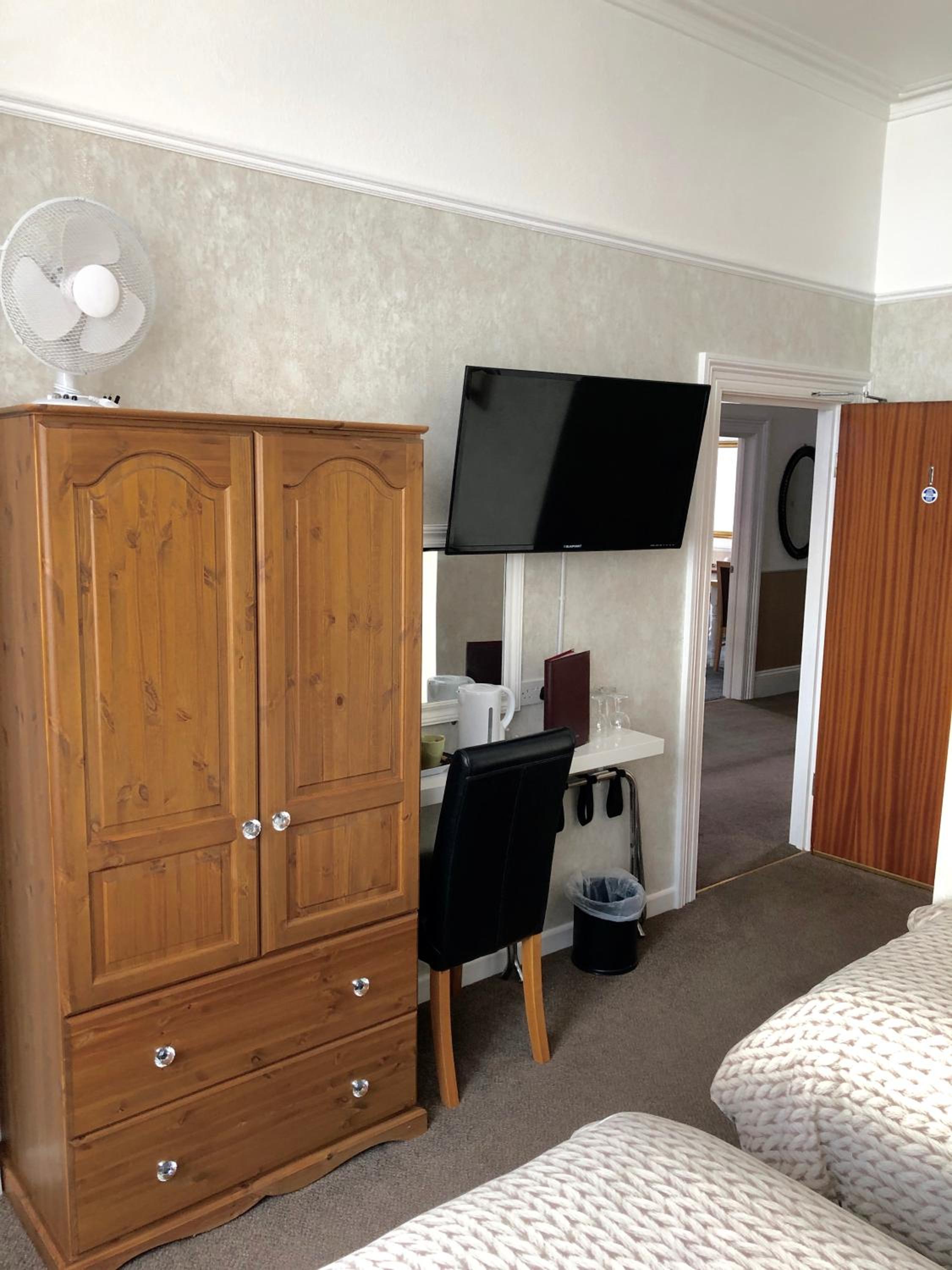 Deluxe Twin Room photo 3