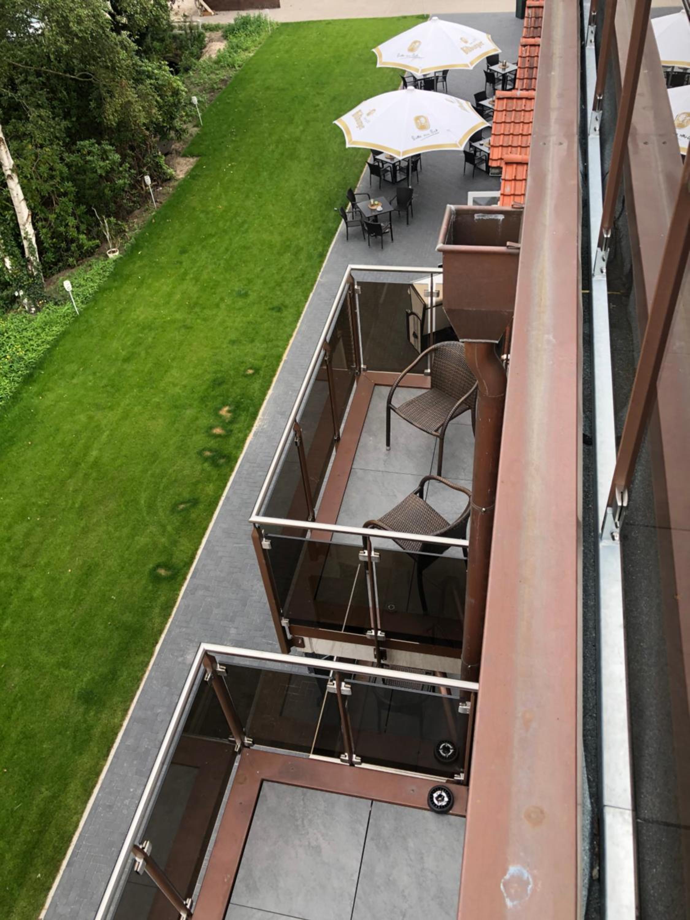 Deluxe Double Room with Balcony - Photo 14