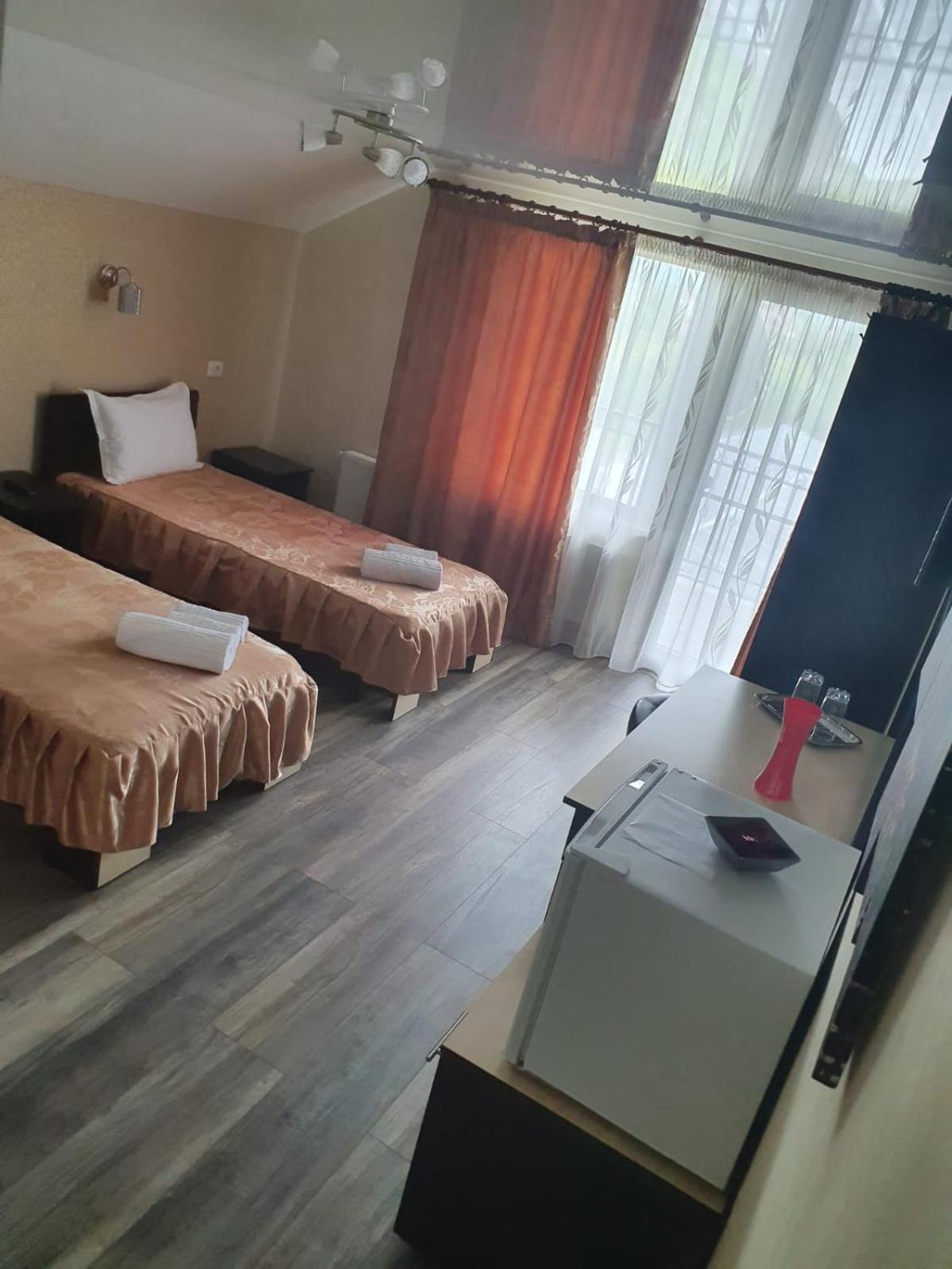 Double or Twin Room with Balcony - Photo 11